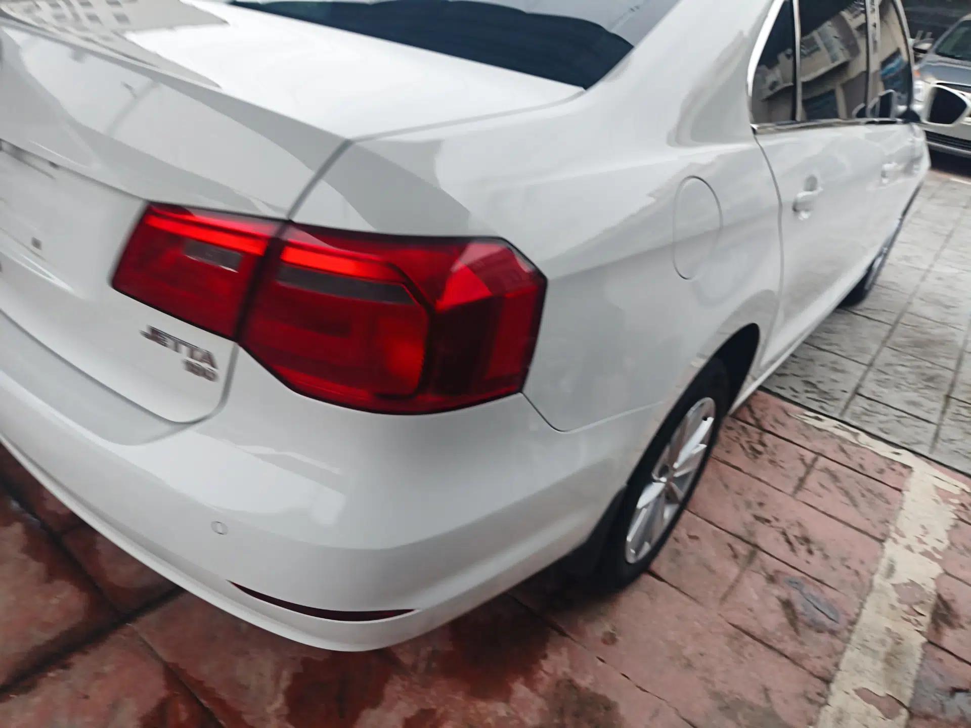 Volkswagen Jetta 2015 Value Edition 1.6L Automatic Comfort Version — миниатюра 8