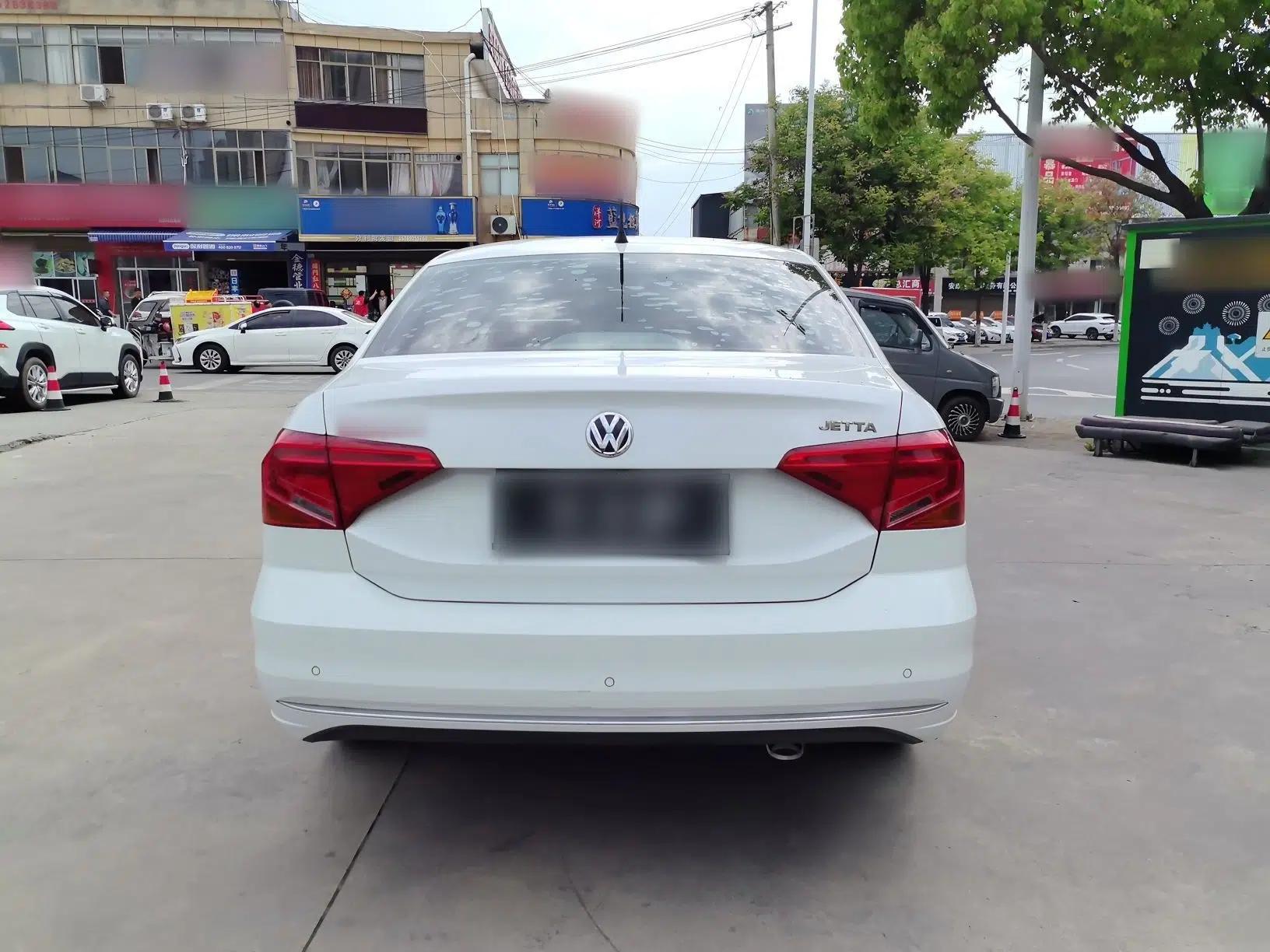 Volkswagen Jetta 2019 Dream Edition 1.4L Manual Comfort Version — миниатюра 6