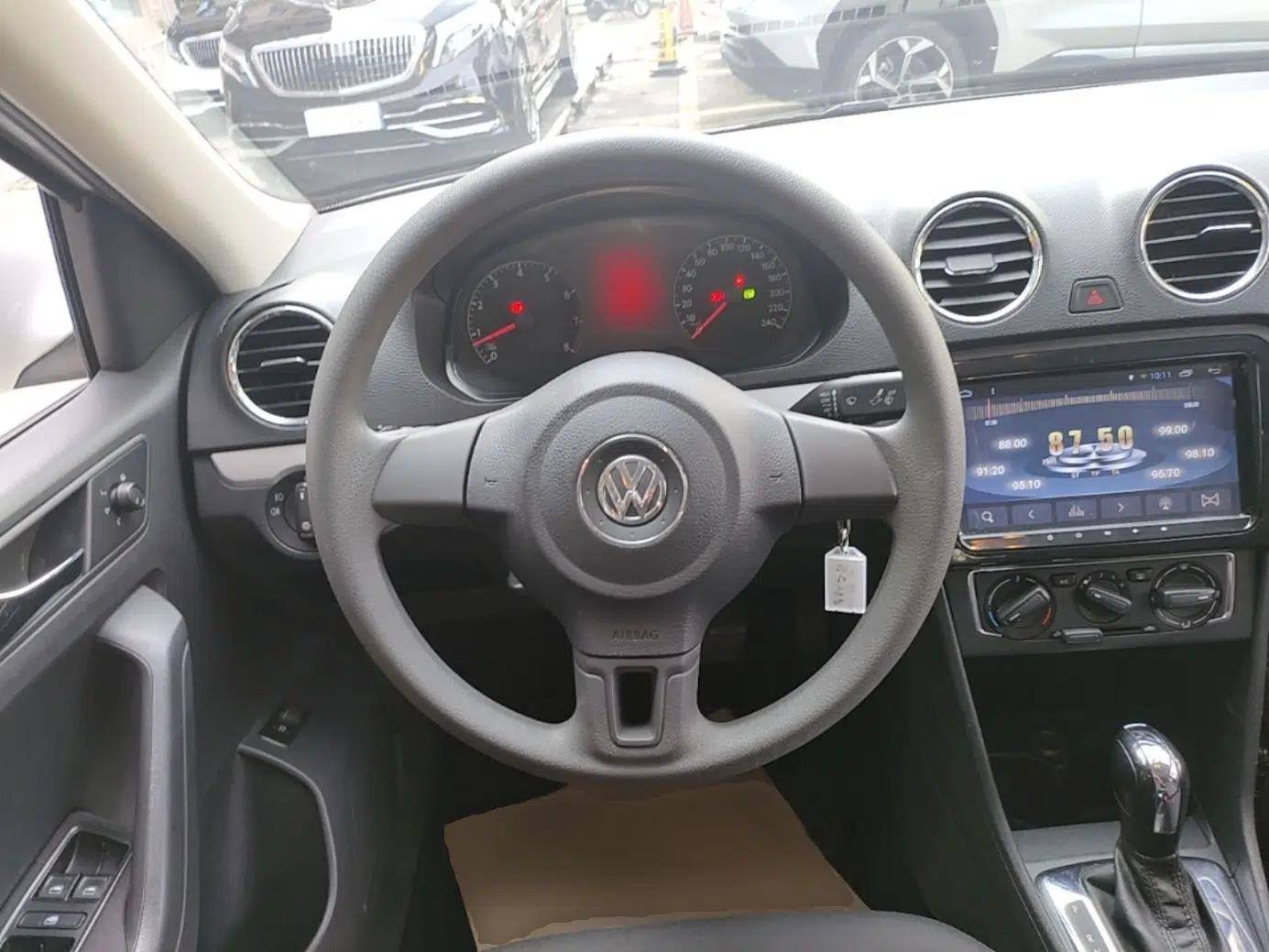 Volkswagen Jetta 2015 Value Edition 1.6L Automatic Comfort Version — миниатюра 14