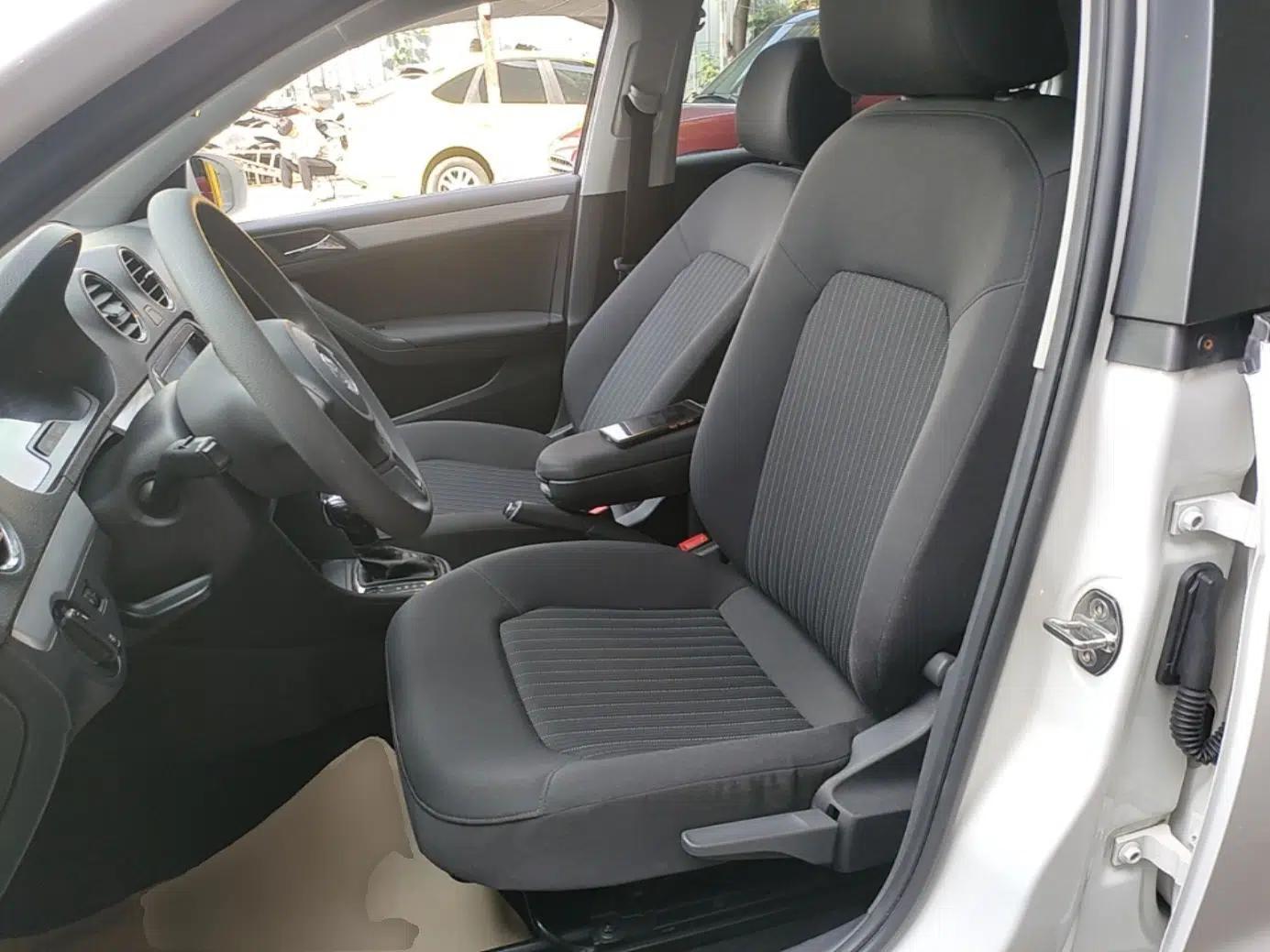 Volkswagen Jetta 2015 Value Edition 1.6L Automatic Comfort Version — миниатюра 18