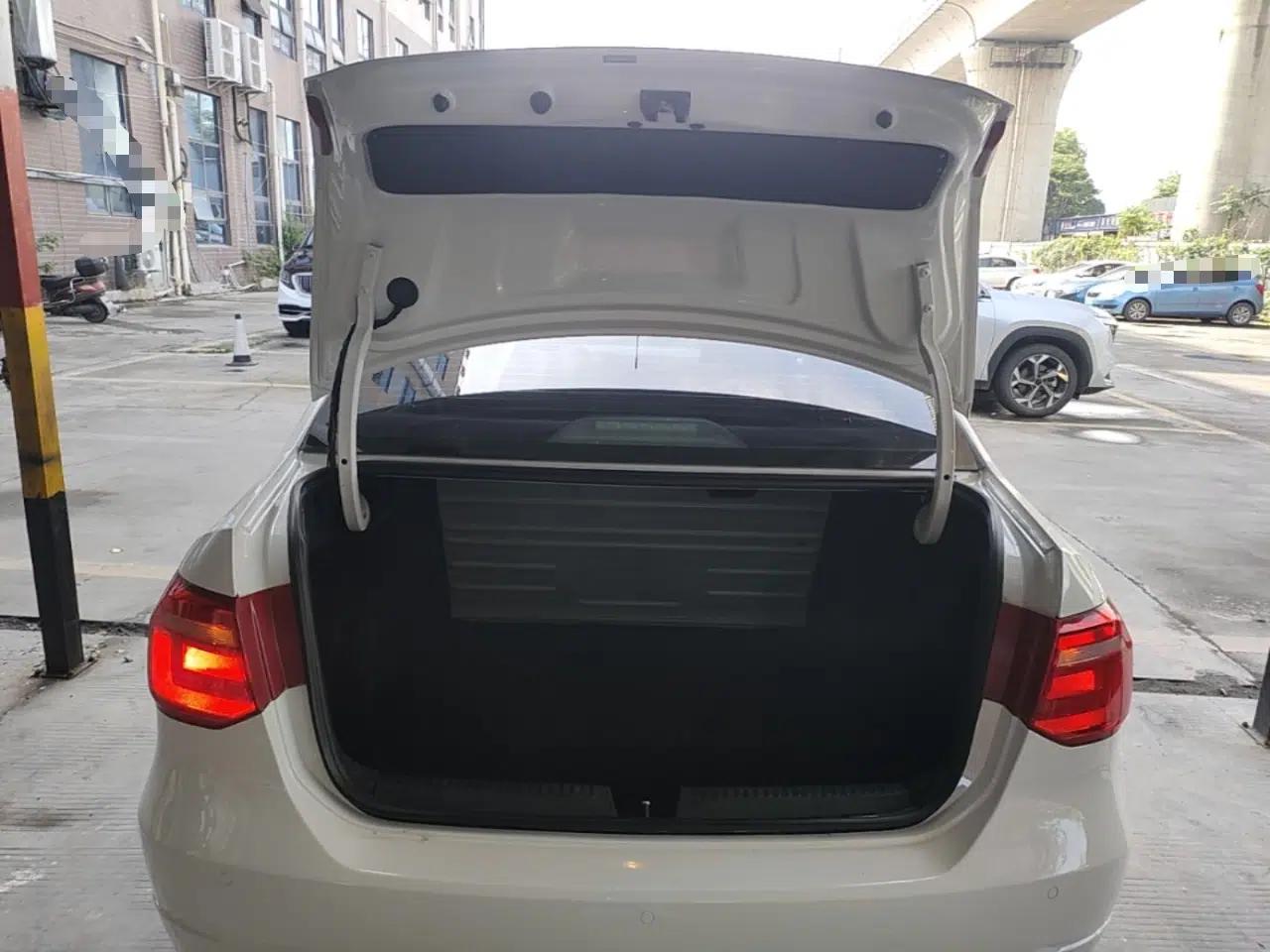 Volkswagen Jetta 2015 Value Edition 1.6L Automatic Comfort Version — миниатюра 22