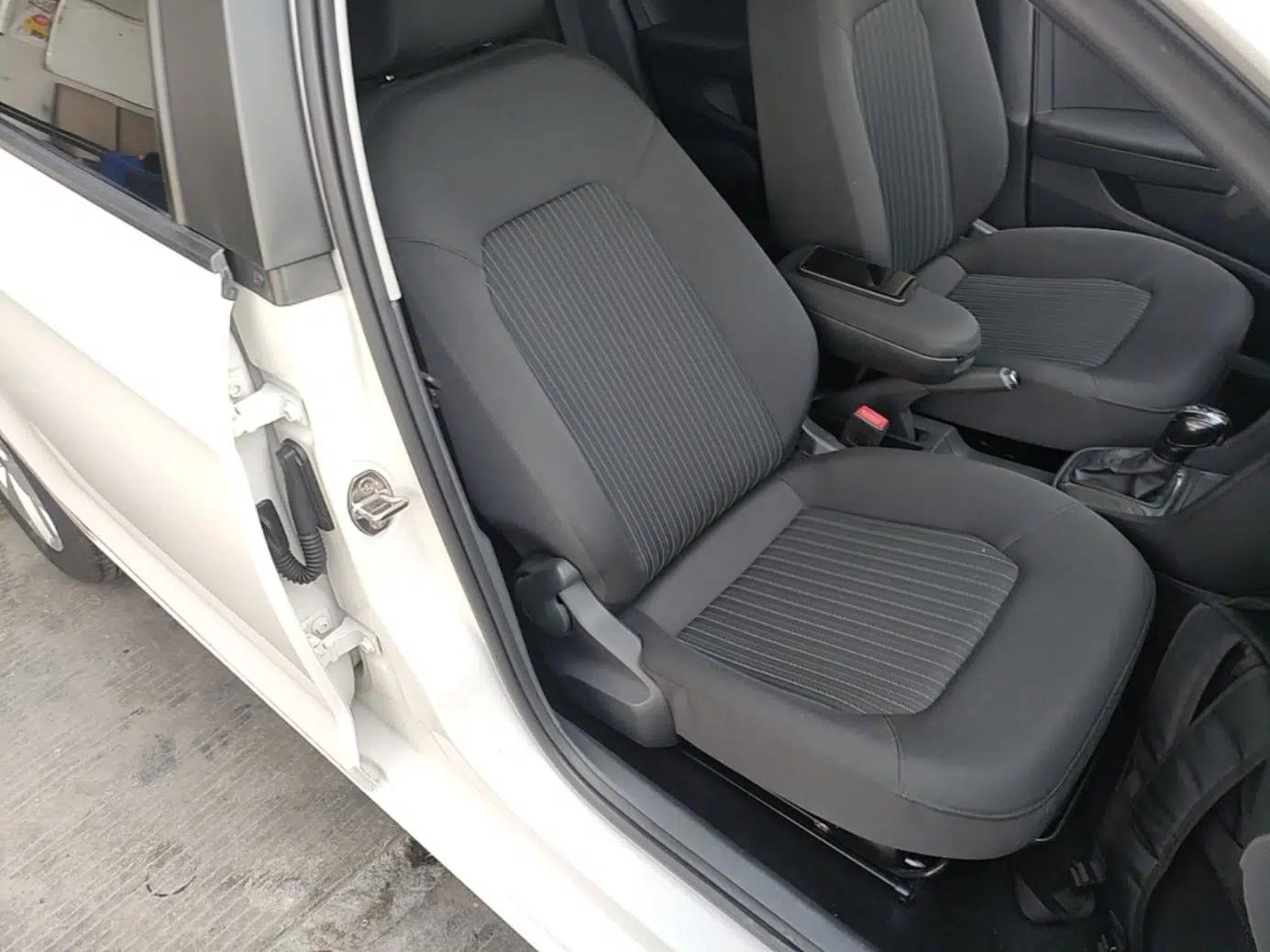 Volkswagen Jetta 2015 Value Edition 1.6L Automatic Comfort Version — миниатюра 23