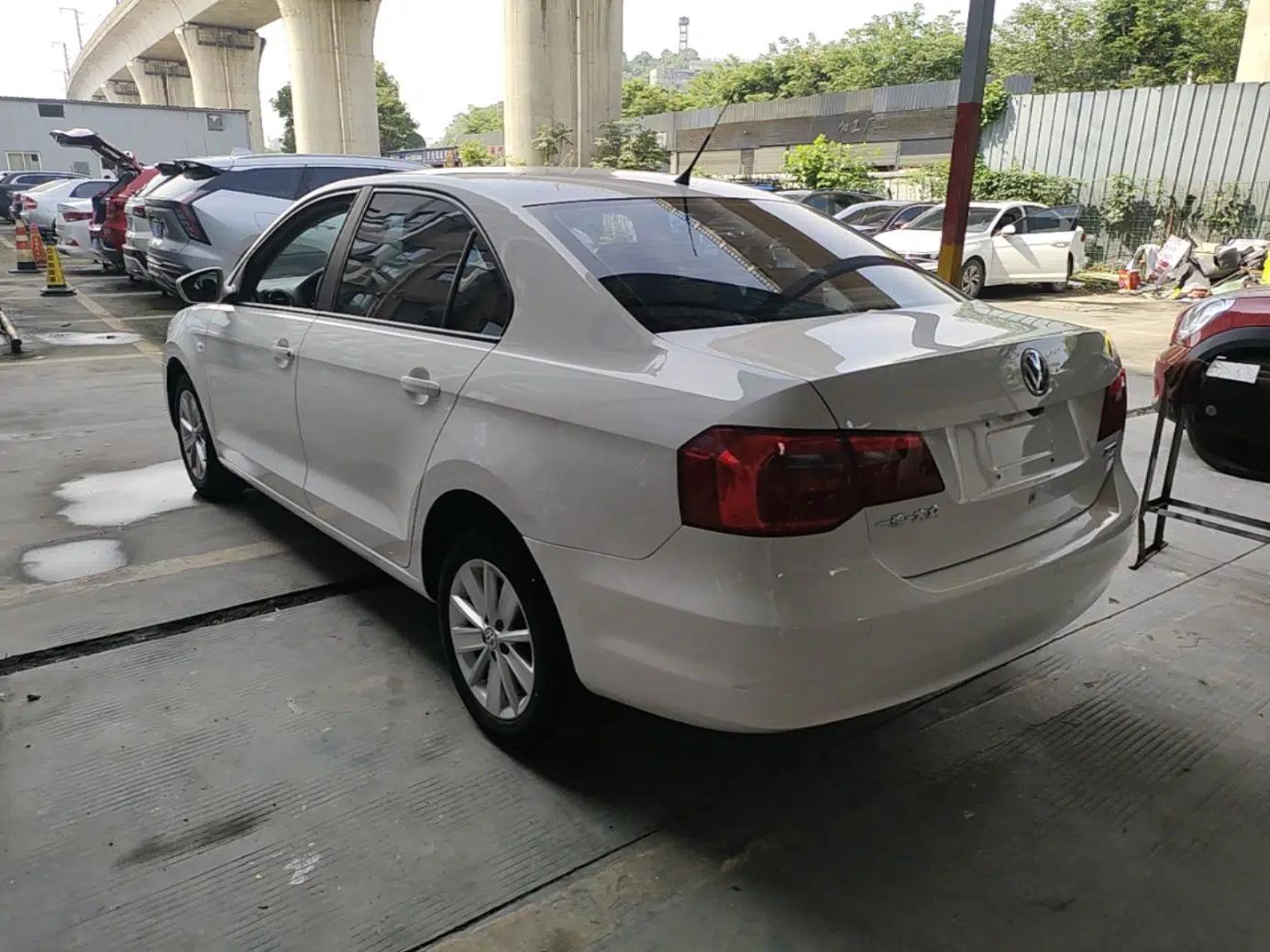 Volkswagen Jetta 2015 Value Edition 1.6L Automatic Comfort Version — миниатюра 4