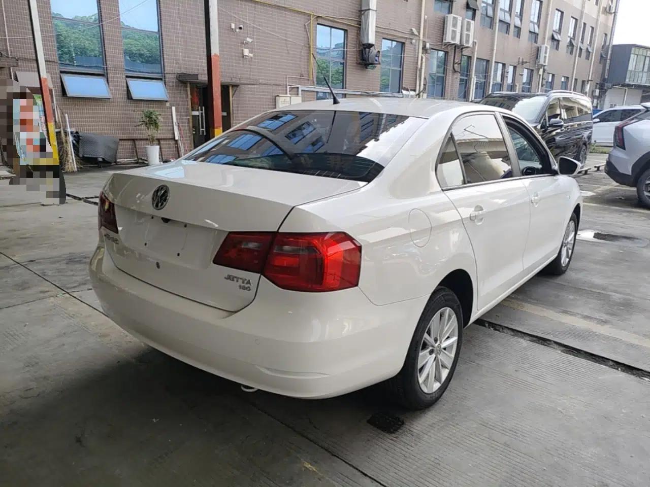 Volkswagen Jetta 2015 Value Edition 1.6L Automatic Comfort Version — миниатюра 6