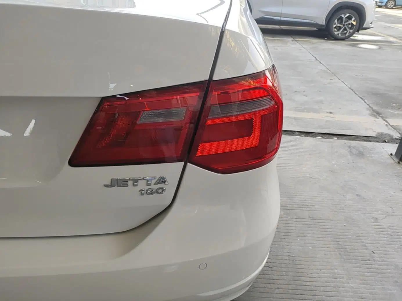 Volkswagen Jetta 2015 Value Edition 1.6L Automatic Comfort Version — миниатюра 7