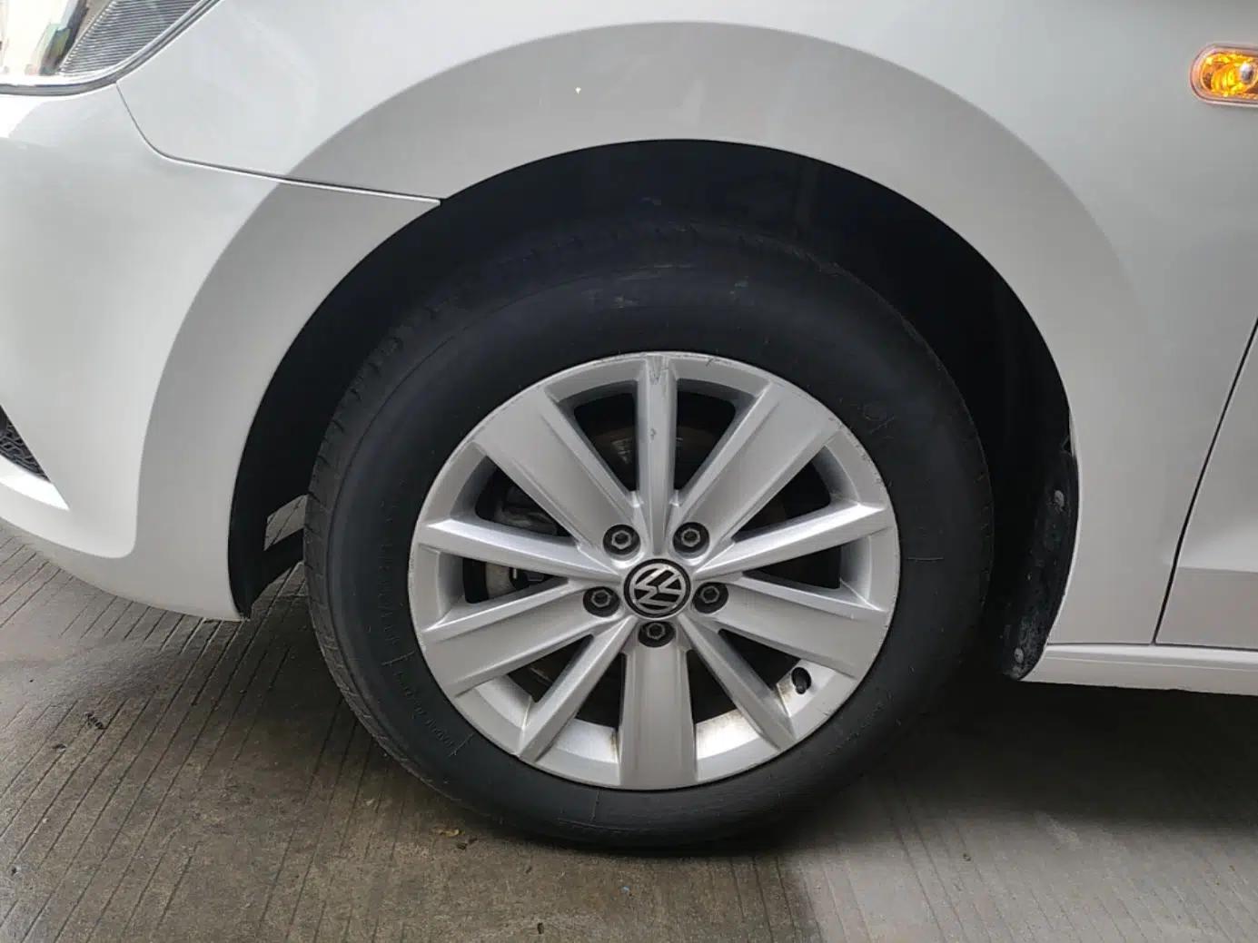 Volkswagen Jetta 2015 Value Edition 1.6L Automatic Comfort Version — миниатюра 8
