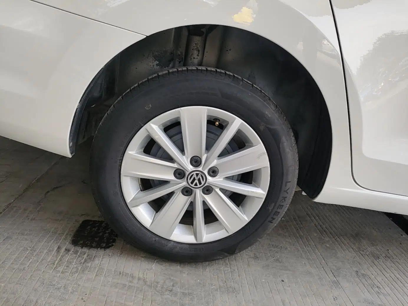 Volkswagen Jetta 2015 Value Edition 1.6L Automatic Comfort Version — миниатюра 10