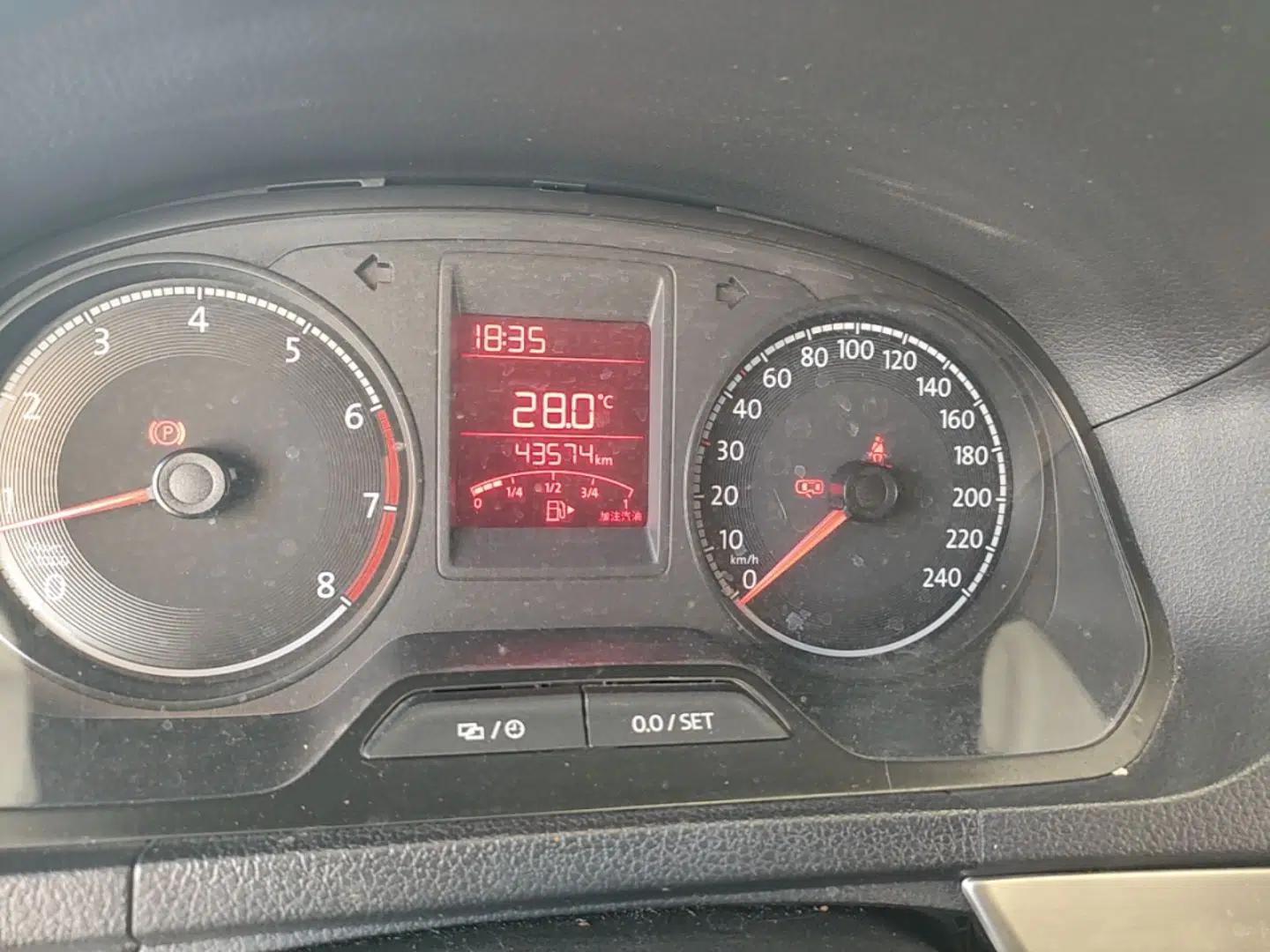 Volkswagen Jetta 2017 1.5L Manual Fashion Edition — миниатюра 15