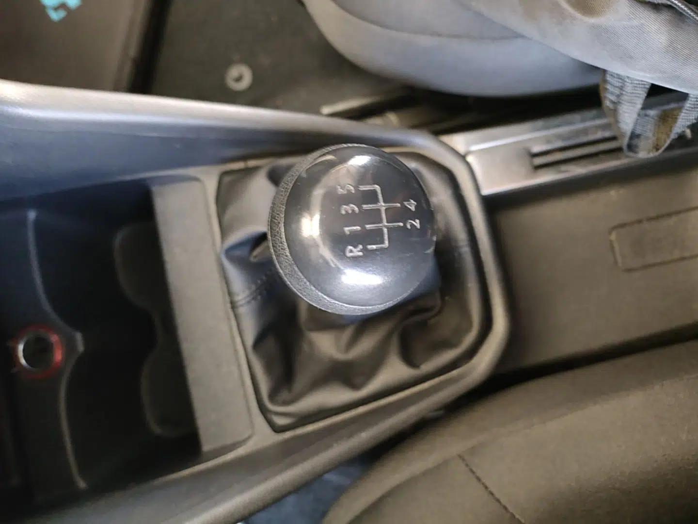 Volkswagen Jetta 2017 1.5L Manual Fashion Edition — миниатюра 17