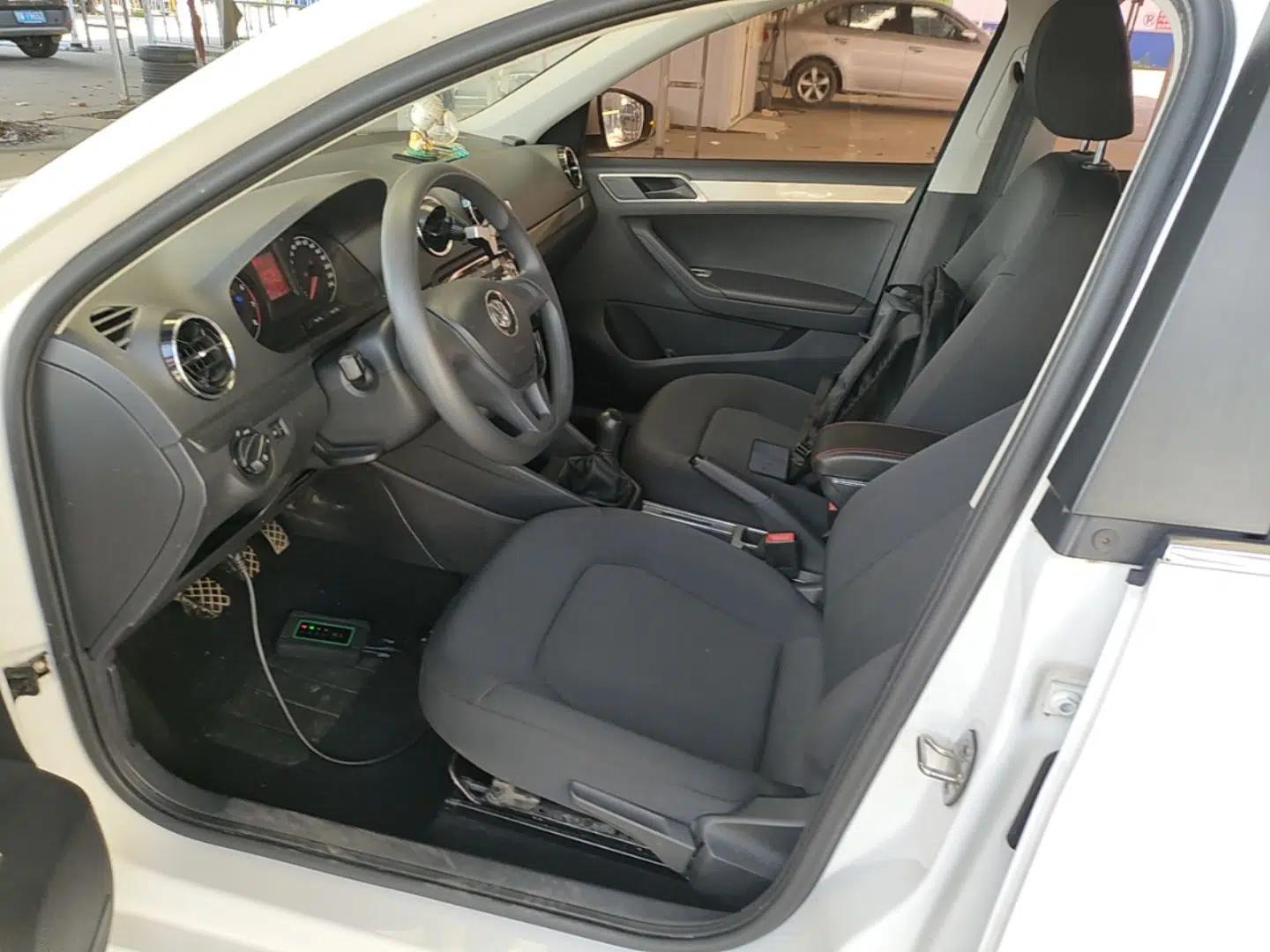 Volkswagen Jetta 2017 1.5L Manual Fashion Edition — миниатюра 18