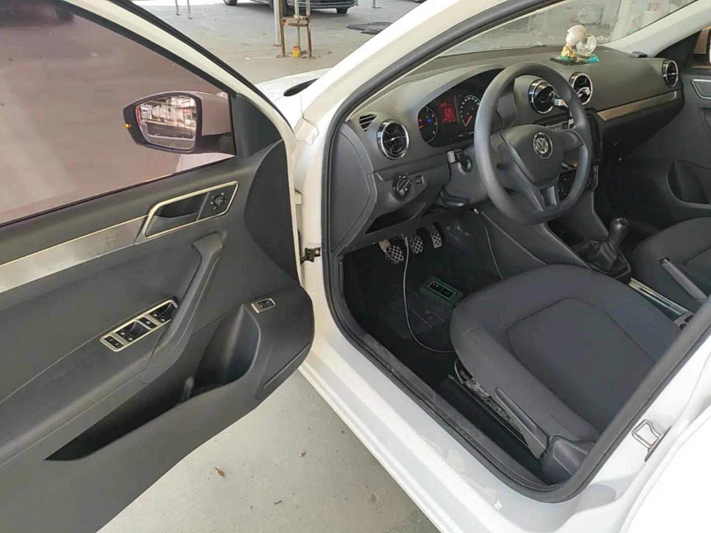 Volkswagen Jetta 2017 1.5L Manual Fashion Edition — миниатюра 19