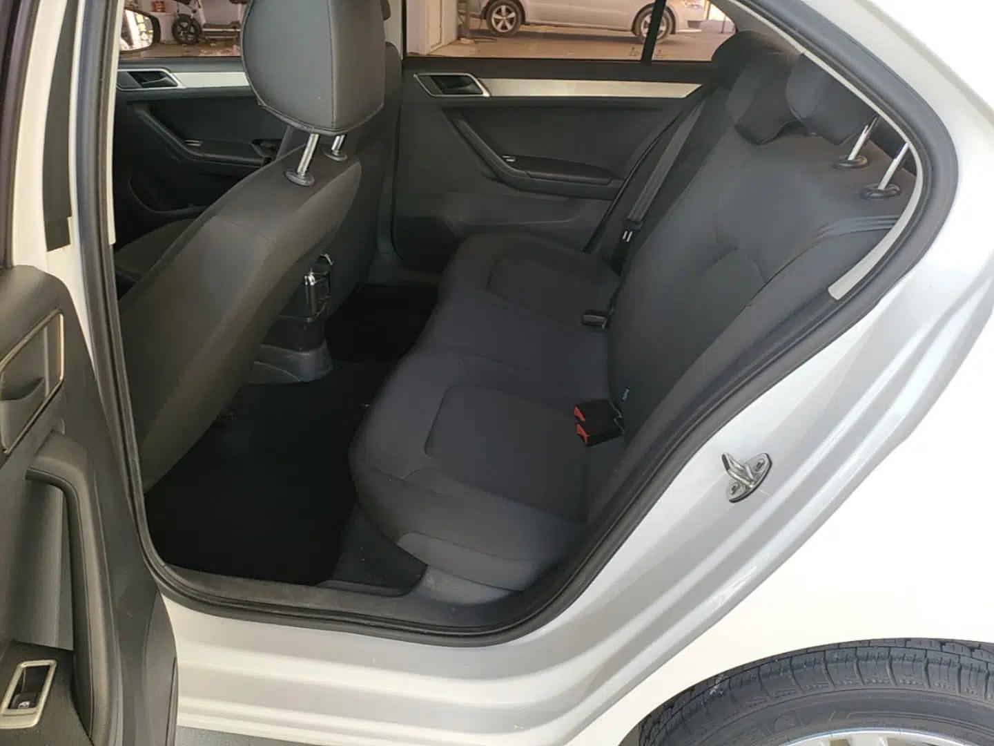 Volkswagen Jetta 2017 1.5L Manual Fashion Edition — миниатюра 20