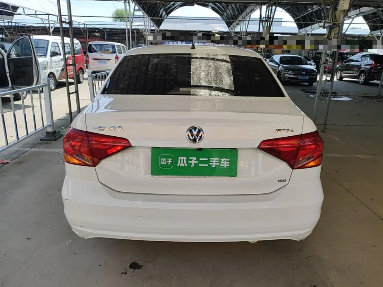 Volkswagen Jetta 2017 1.5L Manual Fashion Edition — миниатюра 5