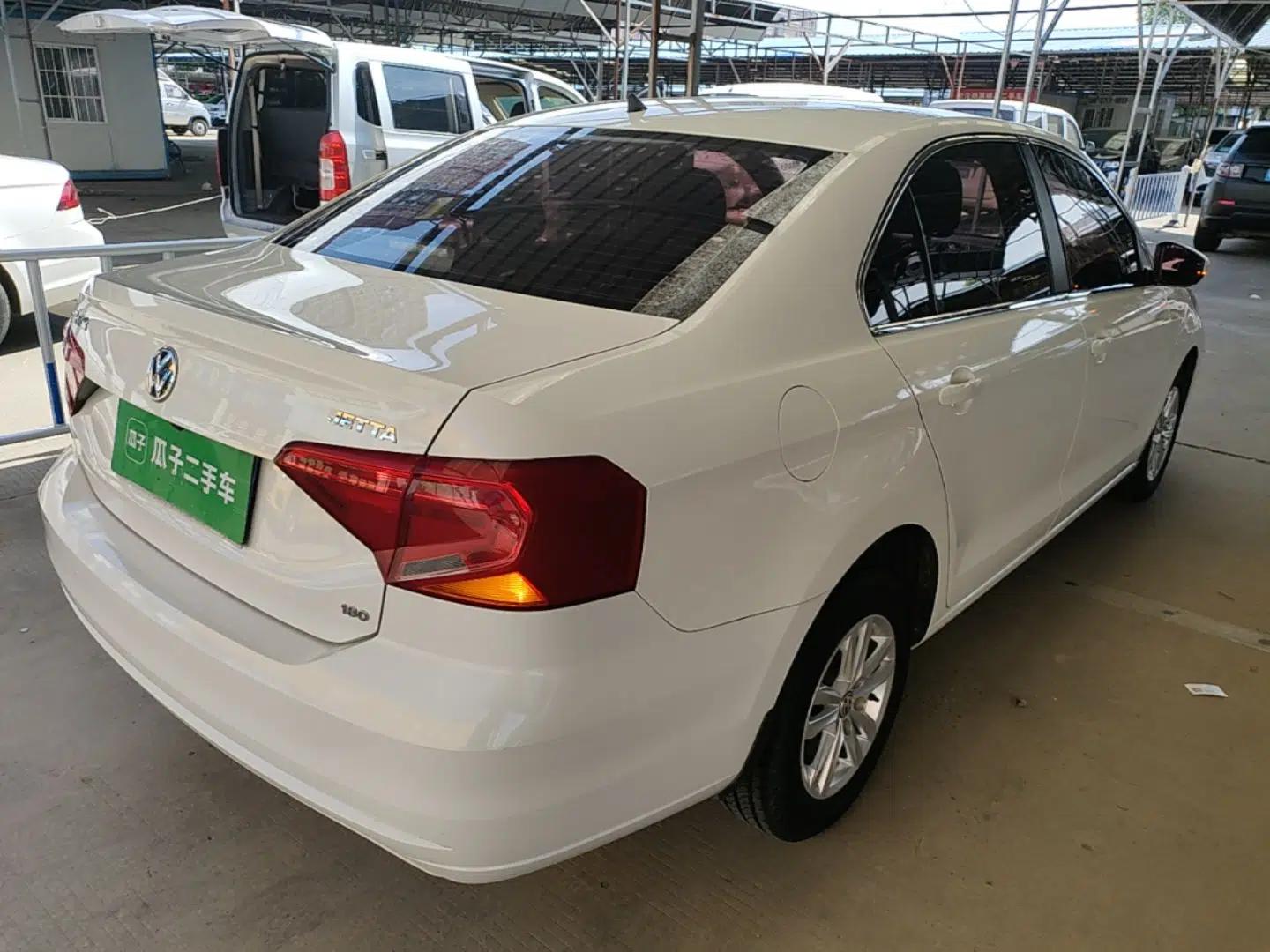 Volkswagen Jetta 2017 1.5L Manual Fashion Edition — миниатюра 6