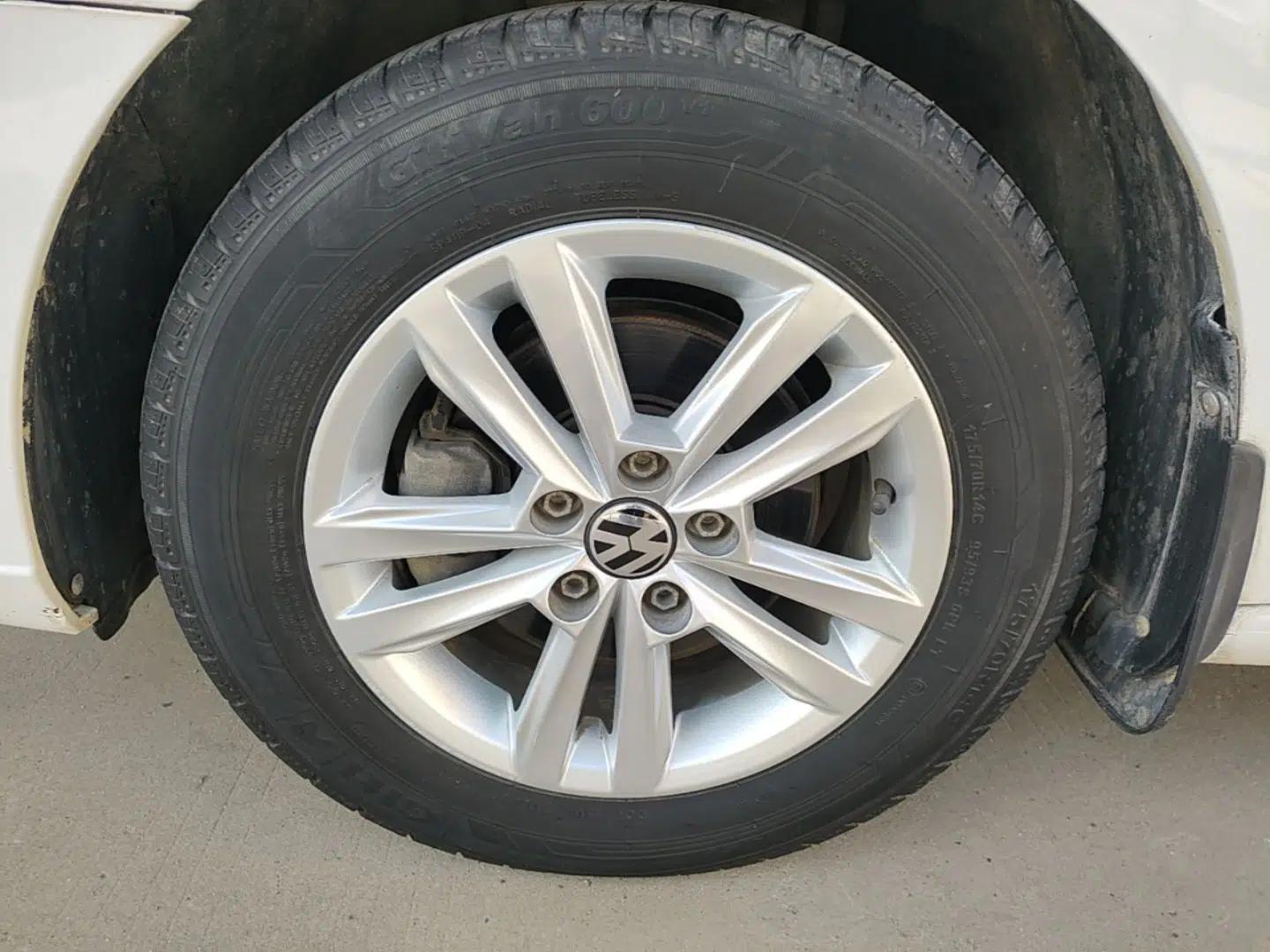 Volkswagen Jetta 2017 1.5L Manual Fashion Edition — миниатюра 8