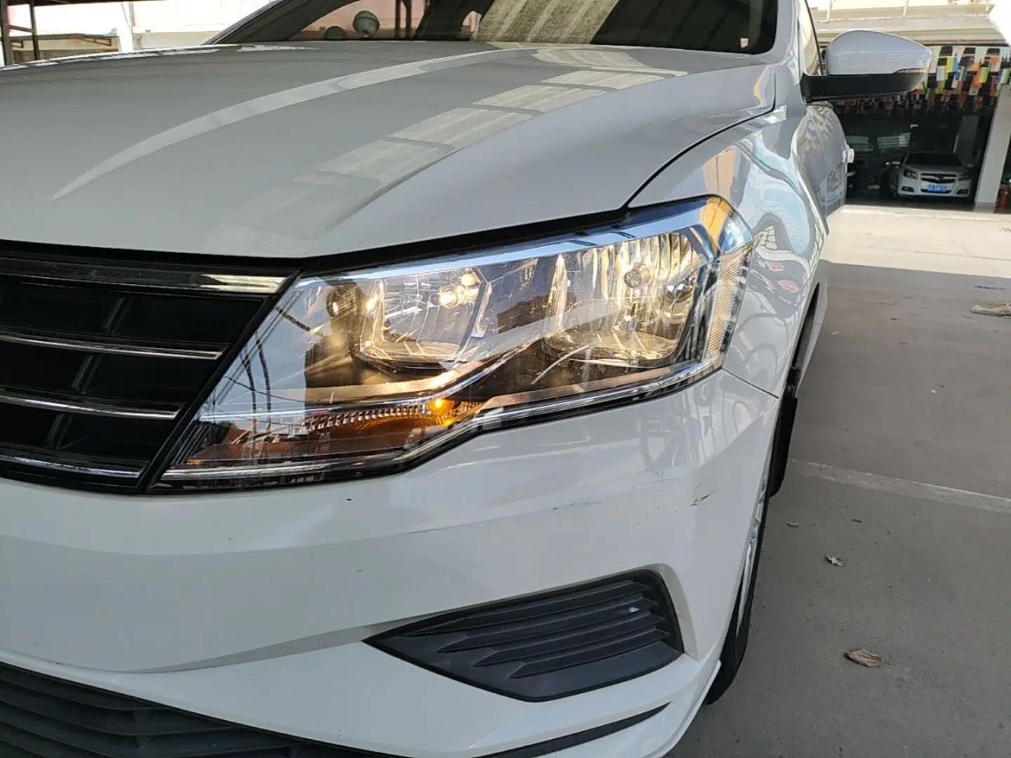 Volkswagen Jetta 2017 1.5L Manual Fashion Edition — миниатюра 9