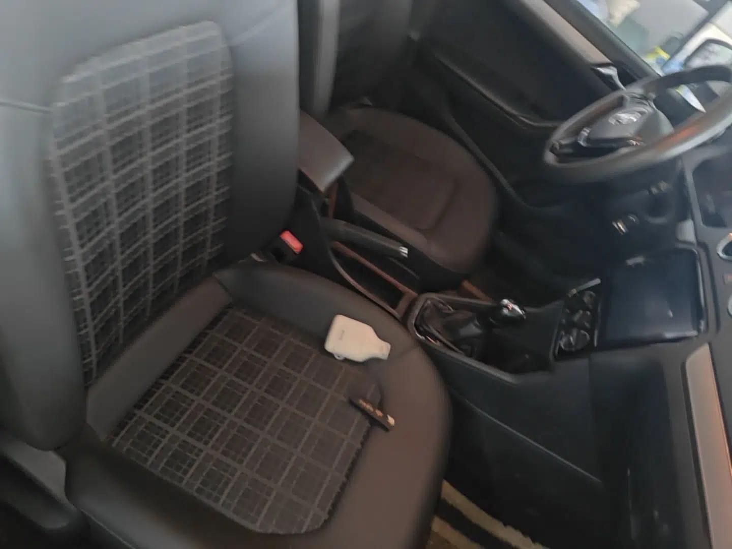 Volkswagen Jetta 2017 1.5L Automatic Comfort Model — миниатюра 23