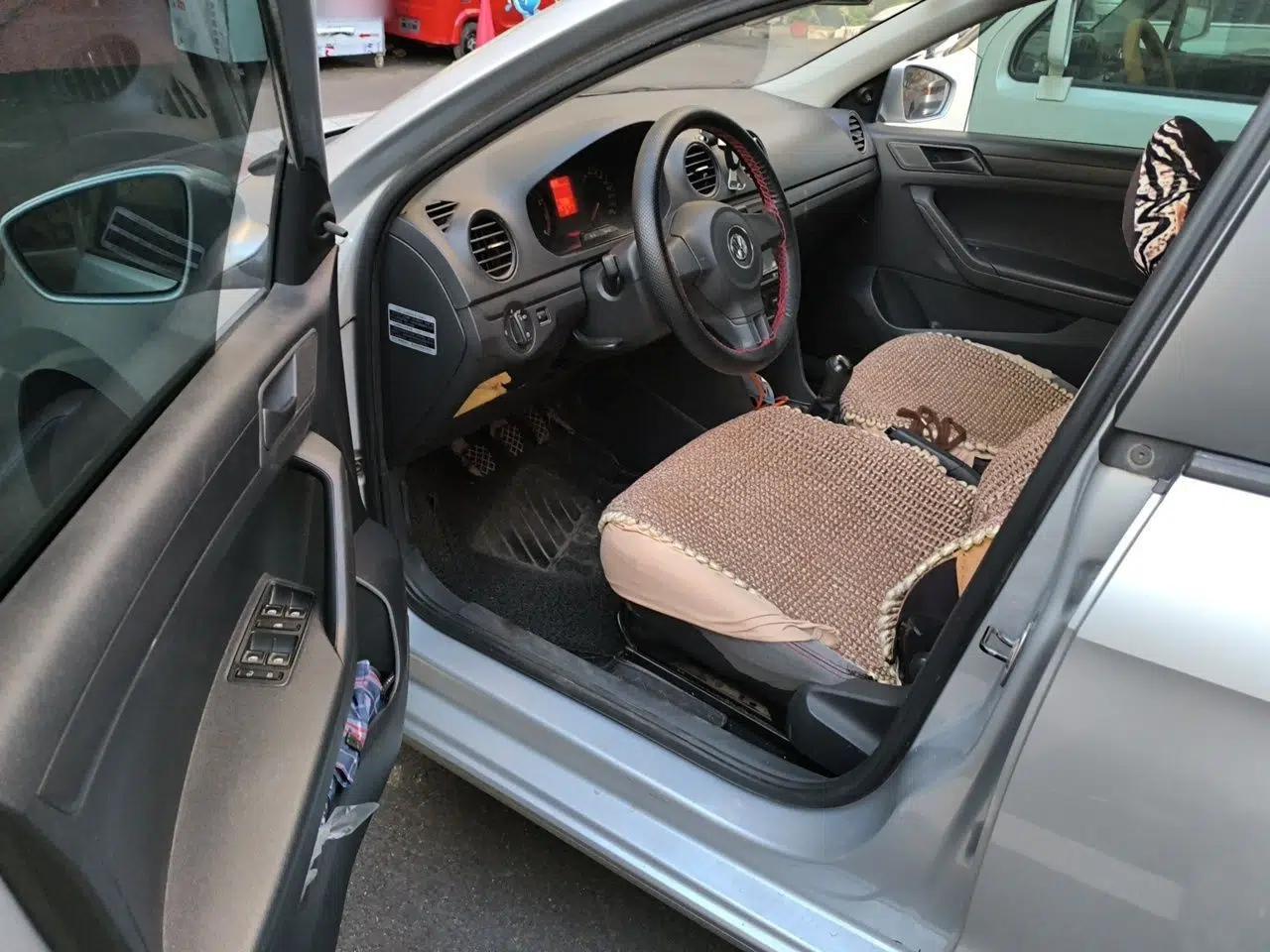 Volkswagen Jetta 2013 1.6L Manual Fashion Edition — миниатюра 17