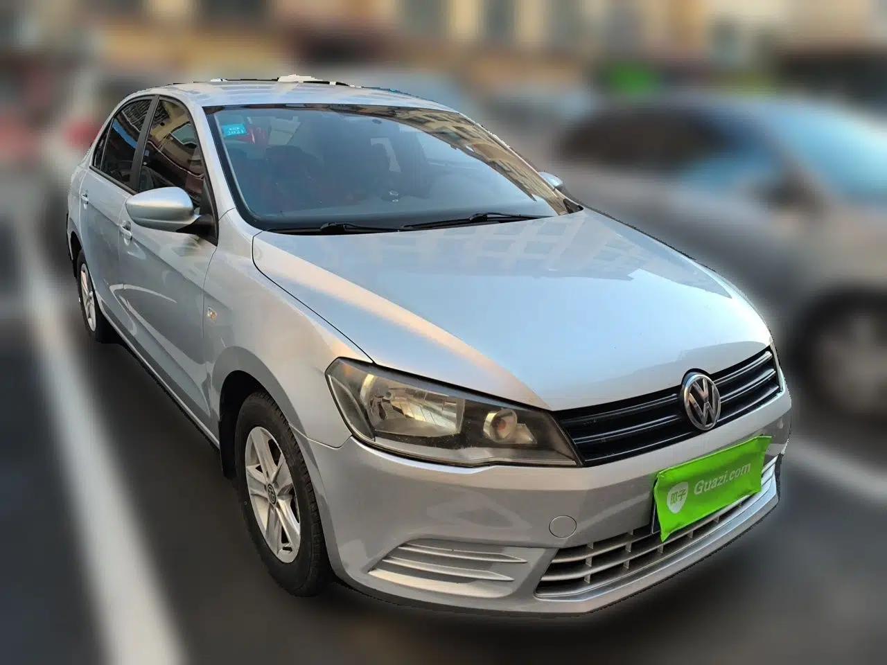 Volkswagen Jetta 2013 1.6L Manual Fashion Edition — миниатюра 3