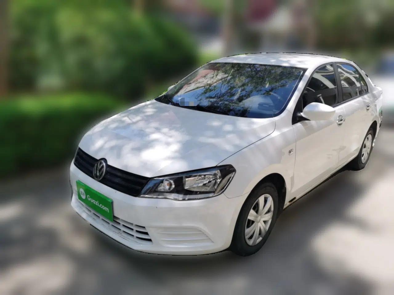 Volkswagen Jetta 2013 1.6L Manual Fashion Edition — миниатюра 1