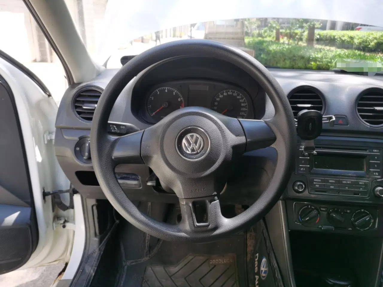 Volkswagen Jetta 2013 1.6L Manual Fashion Edition — миниатюра 11