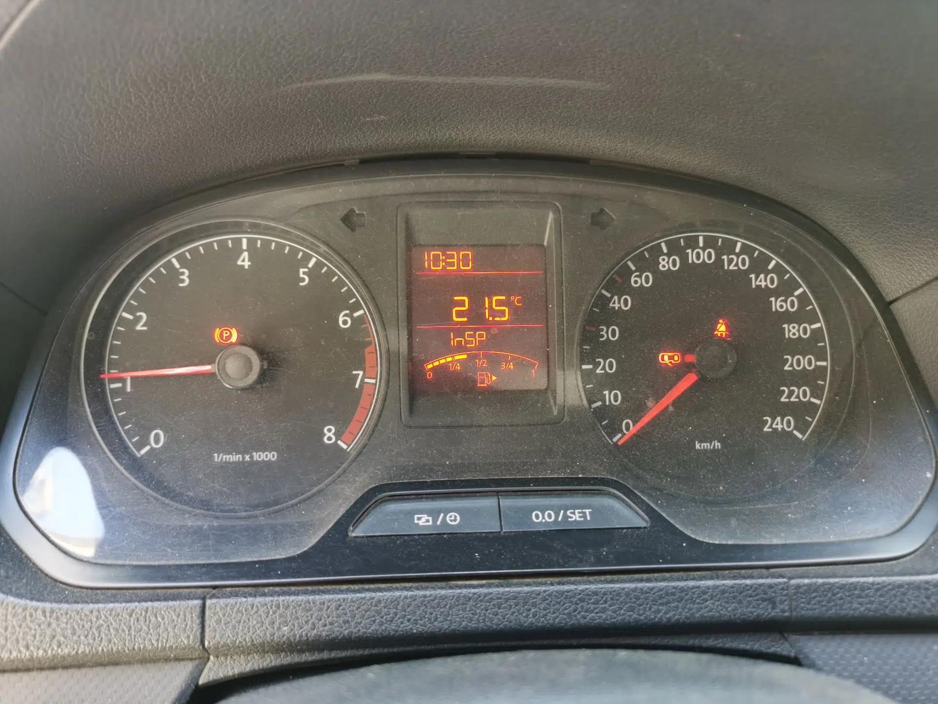 Volkswagen Jetta 2013 1.6L Manual Fashion Edition — миниатюра 12