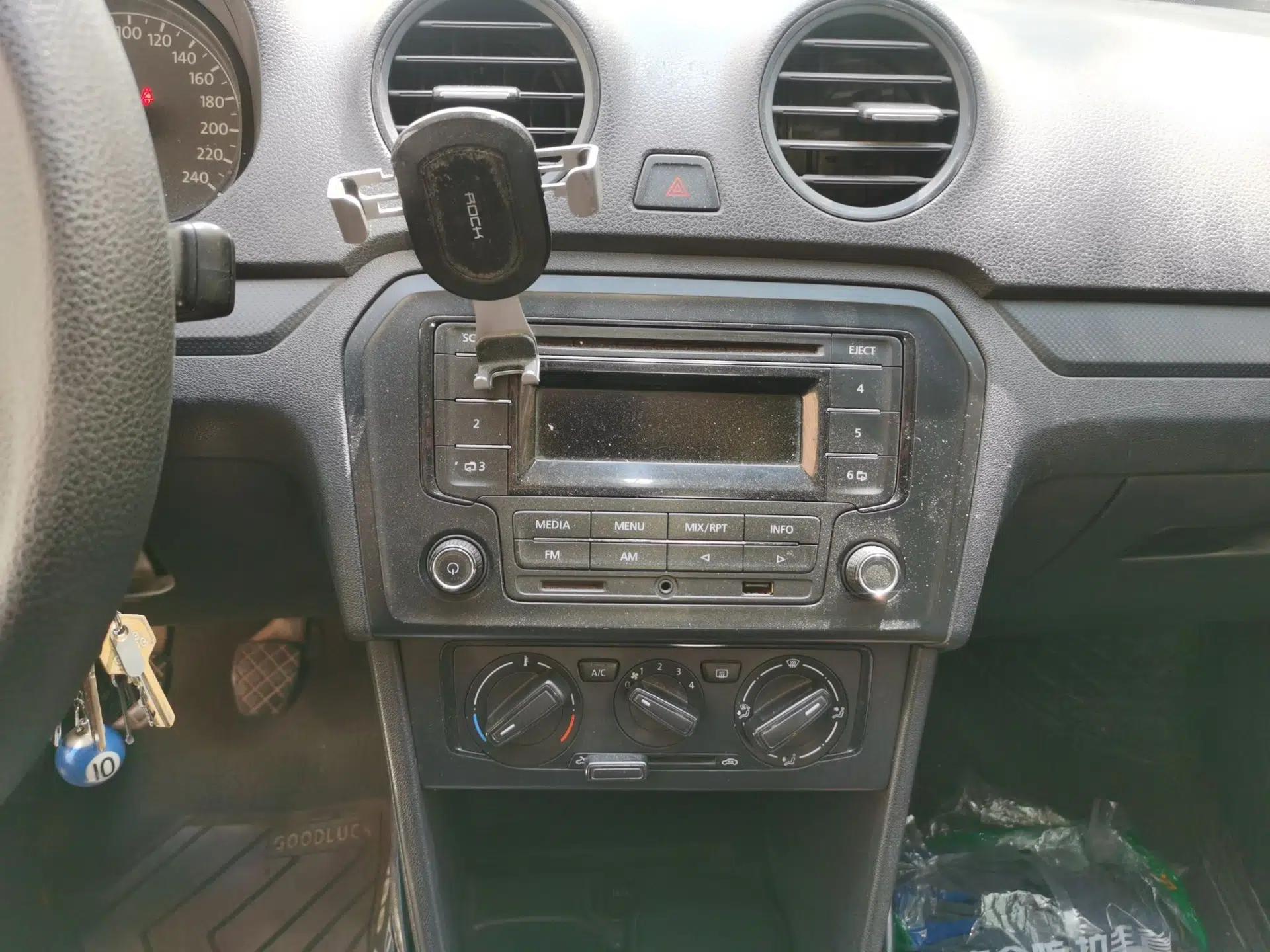Volkswagen Jetta 2013 1.6L Manual Fashion Edition — миниатюра 14
