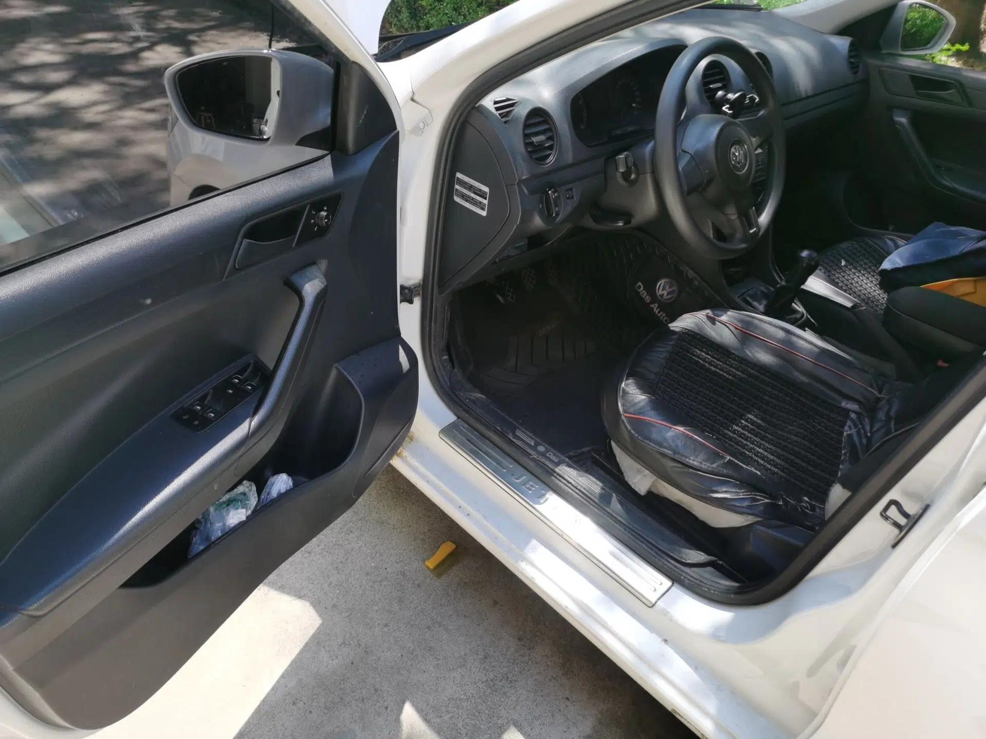 Volkswagen Jetta 2013 1.6L Manual Fashion Edition — миниатюра 17