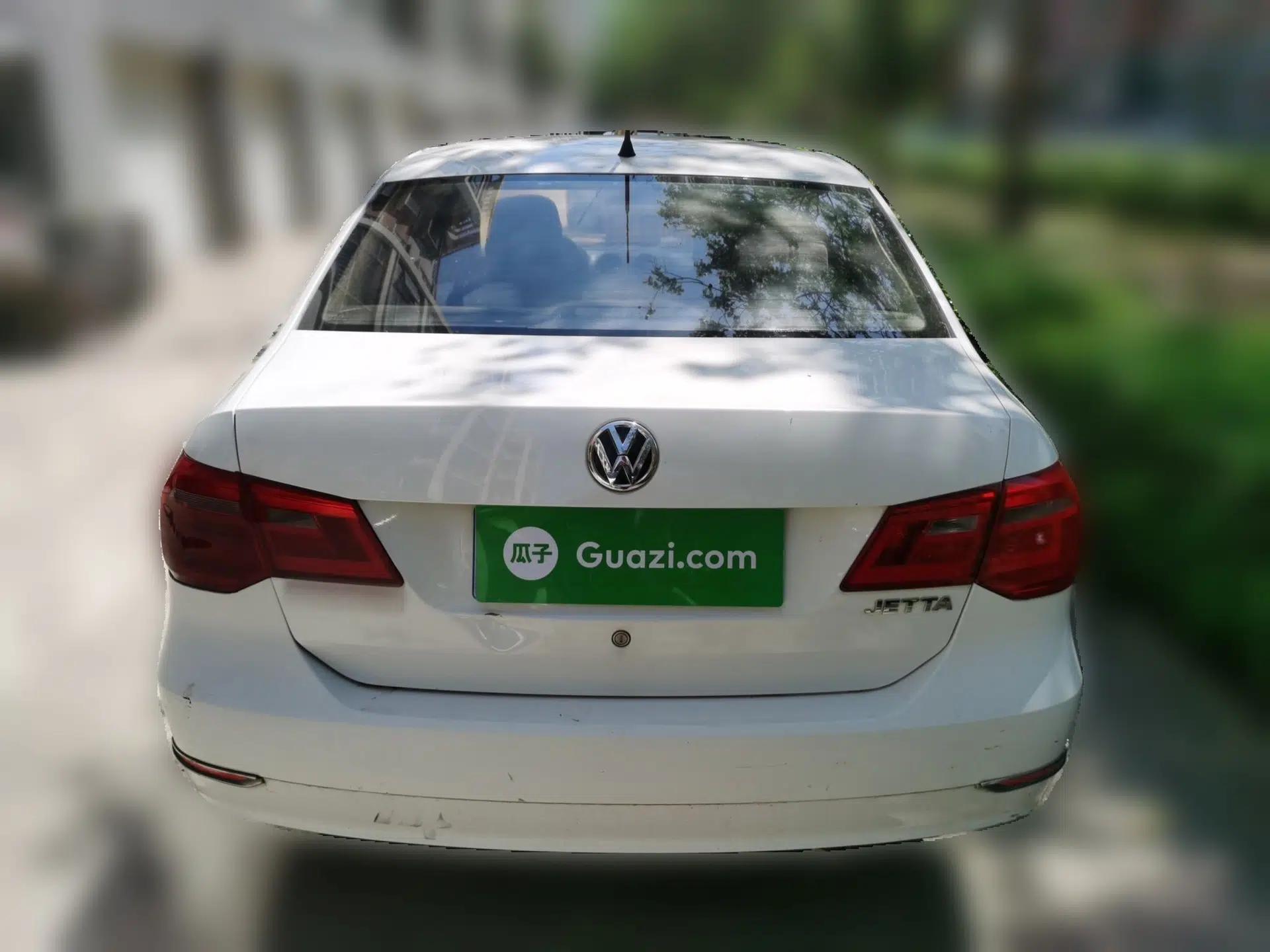 Volkswagen Jetta 2013 1.6L Manual Fashion Edition — миниатюра 5