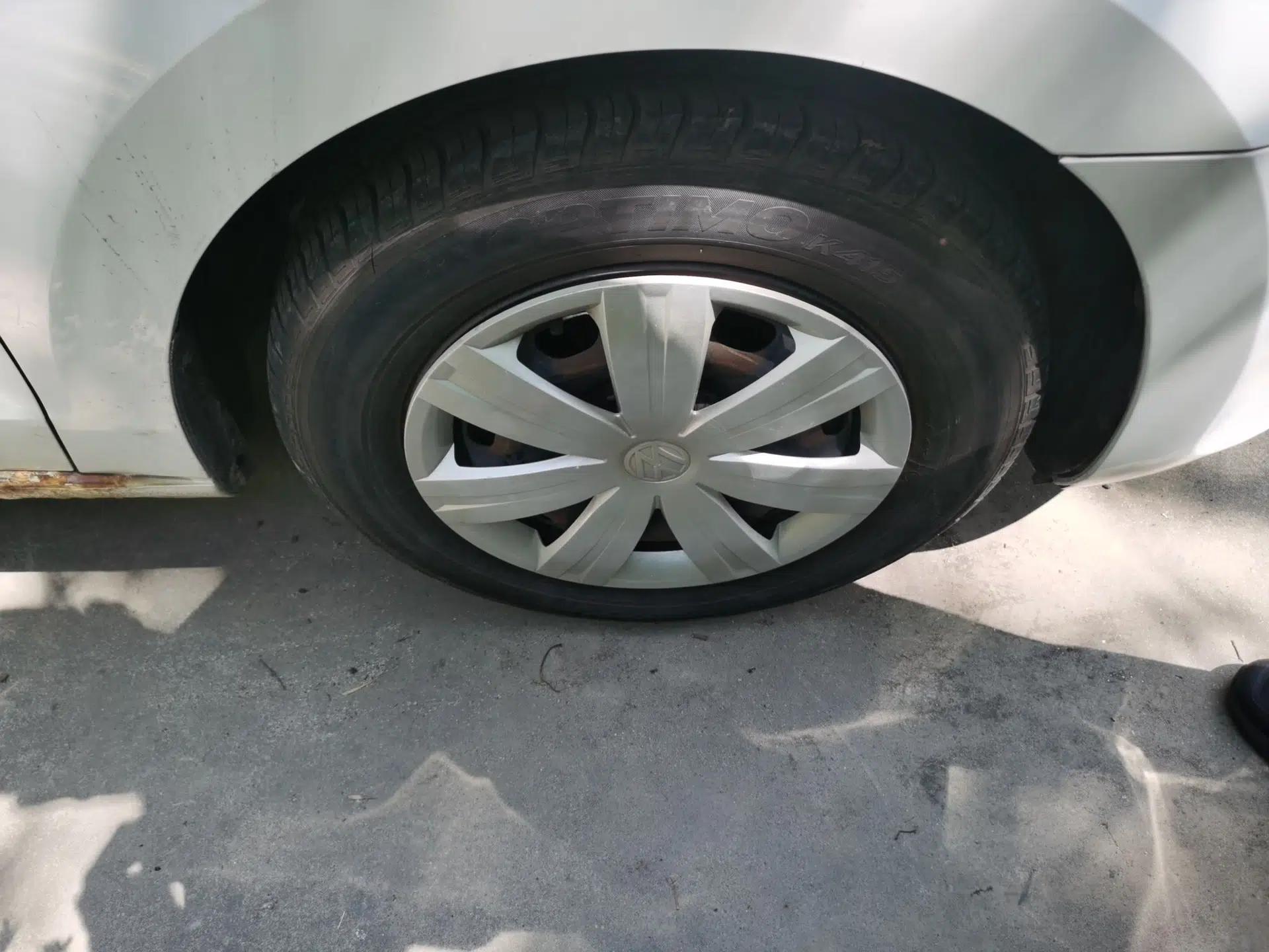 Volkswagen Jetta 2013 1.6L Manual Fashion Edition — миниатюра 8