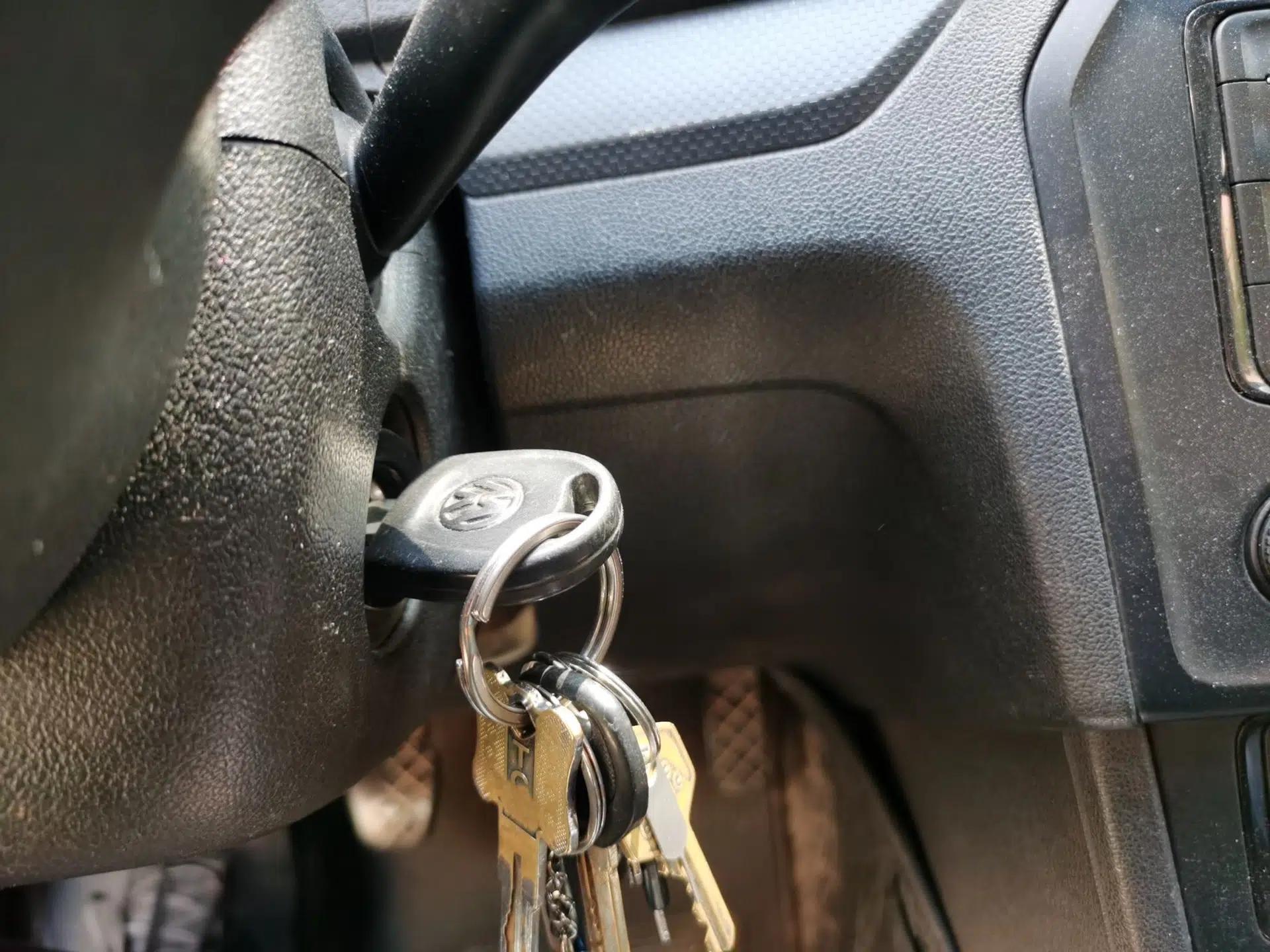 Volkswagen Jetta 2013 1.6L Manual Fashion Edition — миниатюра 9