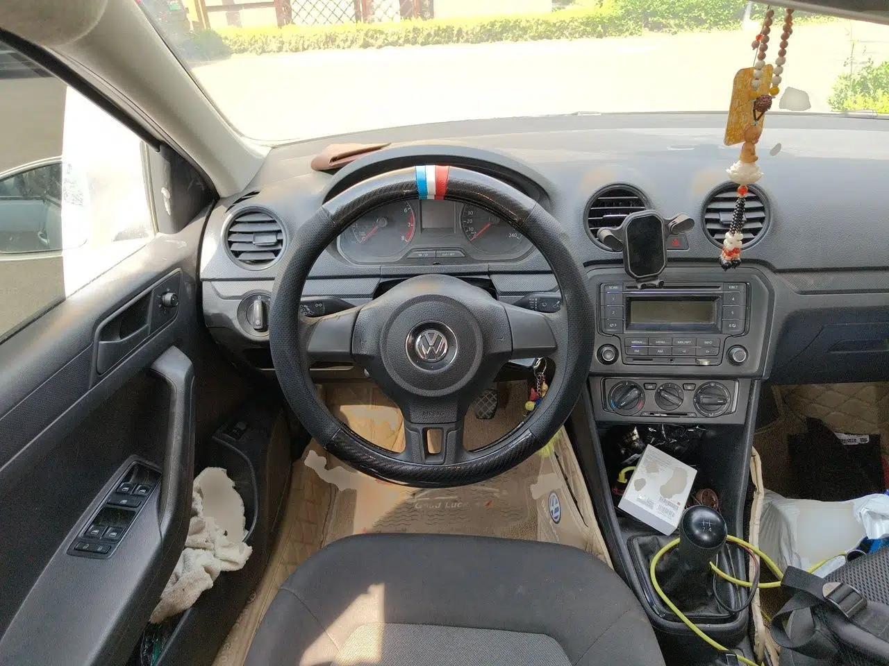 Volkswagen Jetta 2015 Zhuihui Edition 1.4L Manual Fashion Model — миниатюра 11