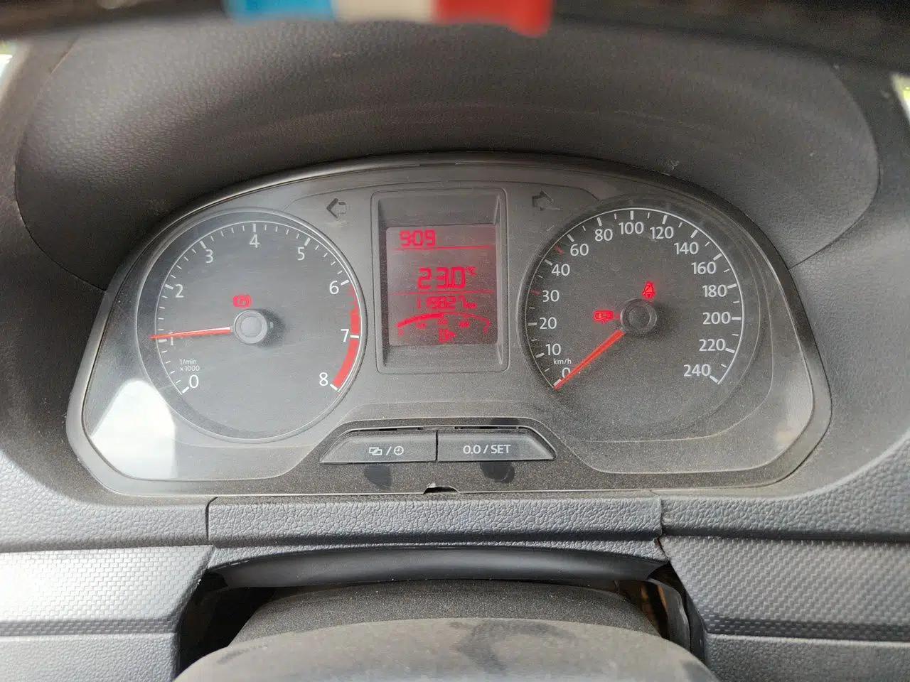 Volkswagen Jetta 2015 Zhuihui Edition 1.4L Manual Fashion Model — миниатюра 12