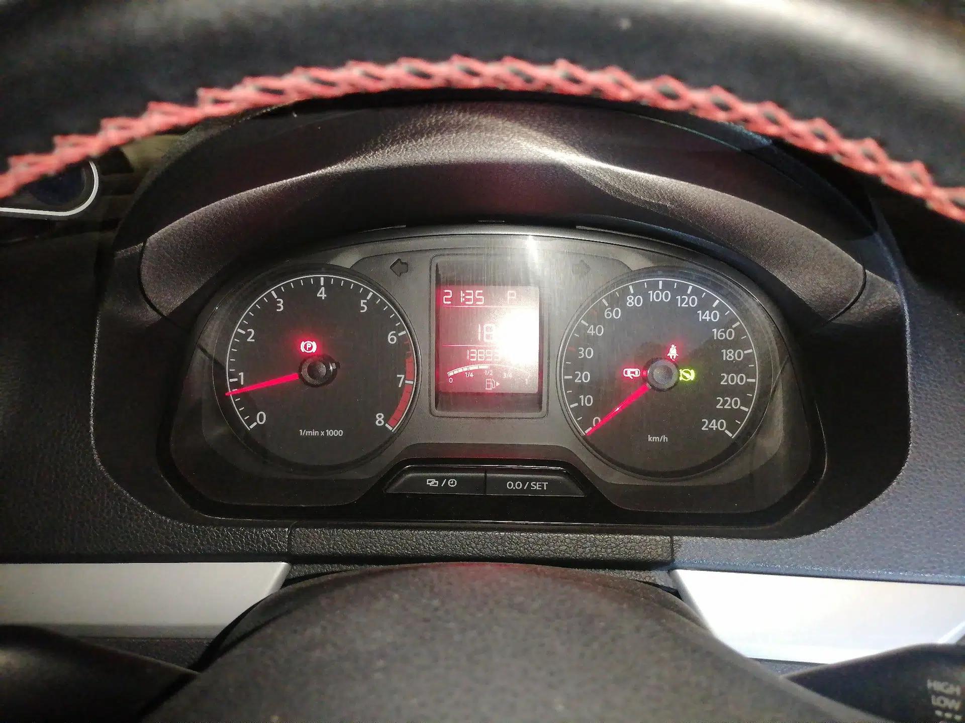 Volkswagen Jetta 2013 1.6L Automatic Comfort Model — миниатюра 12