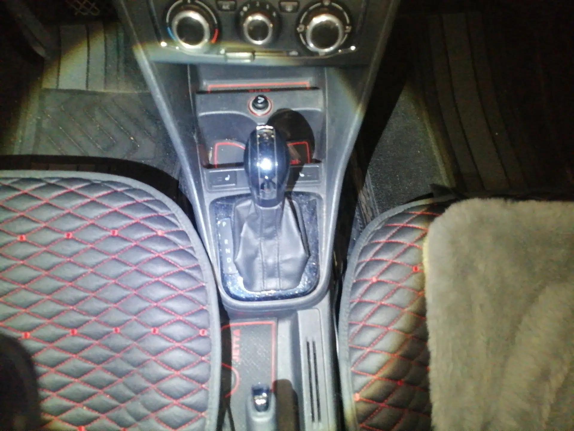 Volkswagen Jetta 2013 1.6L Automatic Comfort Model — миниатюра 15