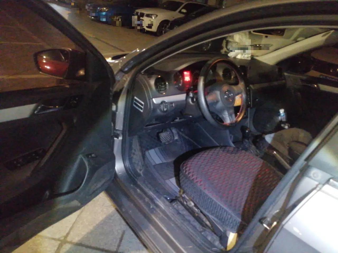 Volkswagen Jetta 2013 1.6L Automatic Comfort Model — миниатюра 17