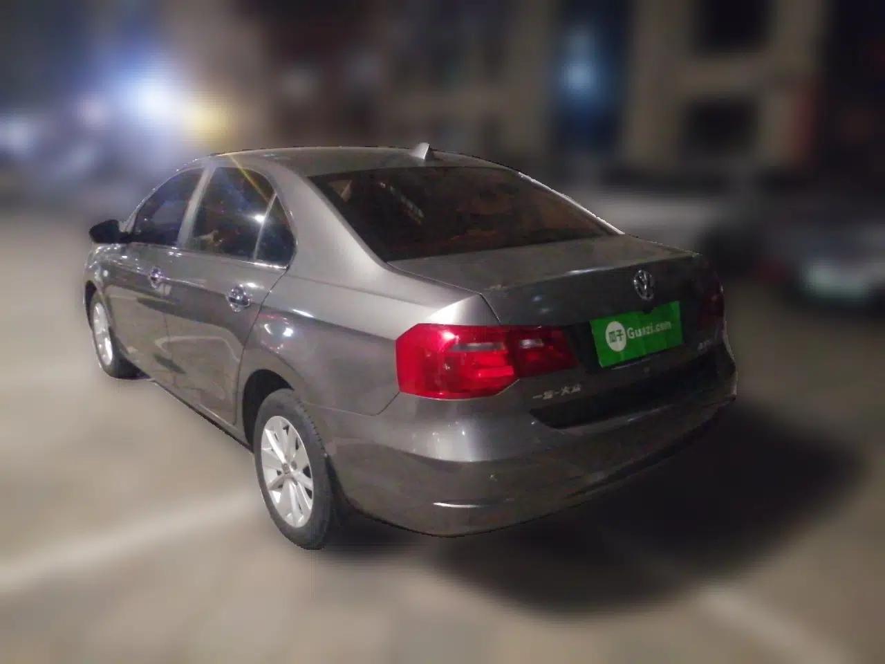 Volkswagen Jetta 2013 1.6L Automatic Comfort Model — миниатюра 4