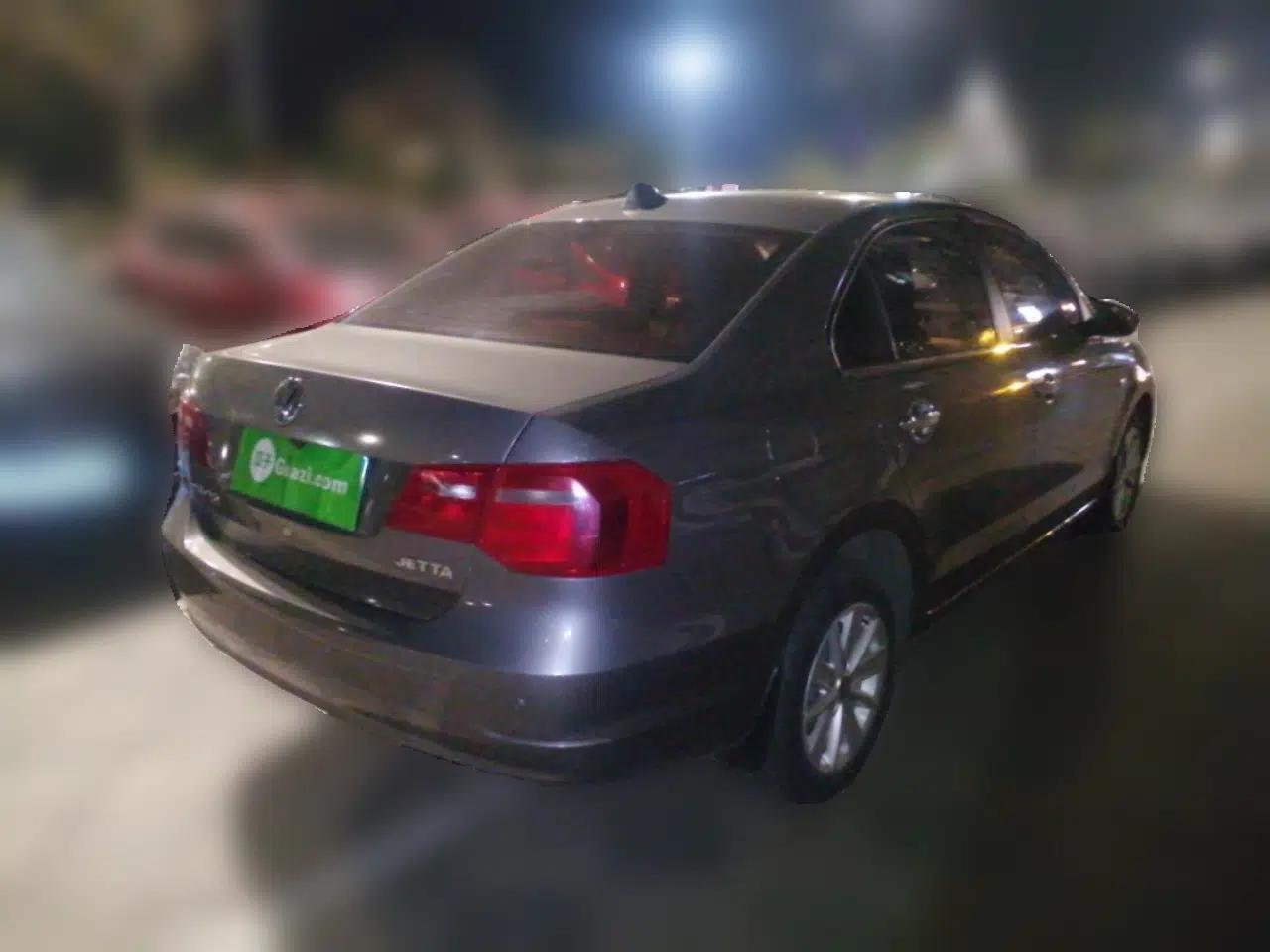 Volkswagen Jetta 2013 1.6L Automatic Comfort Model — миниатюра 6