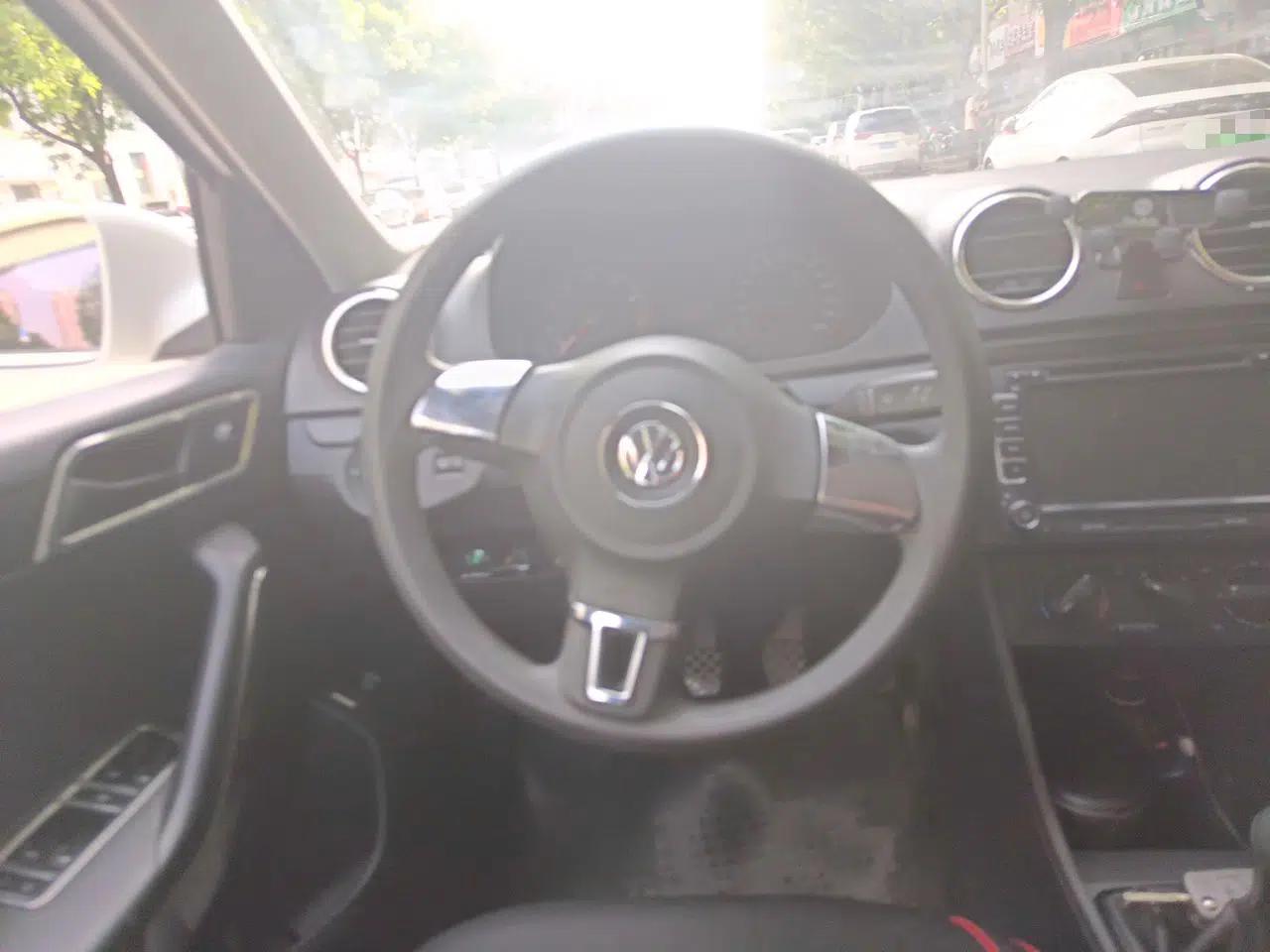 Volkswagen Jetta 2015 Zhuihui Edition 1.4L Manual Fashion Model — миниатюра 11
