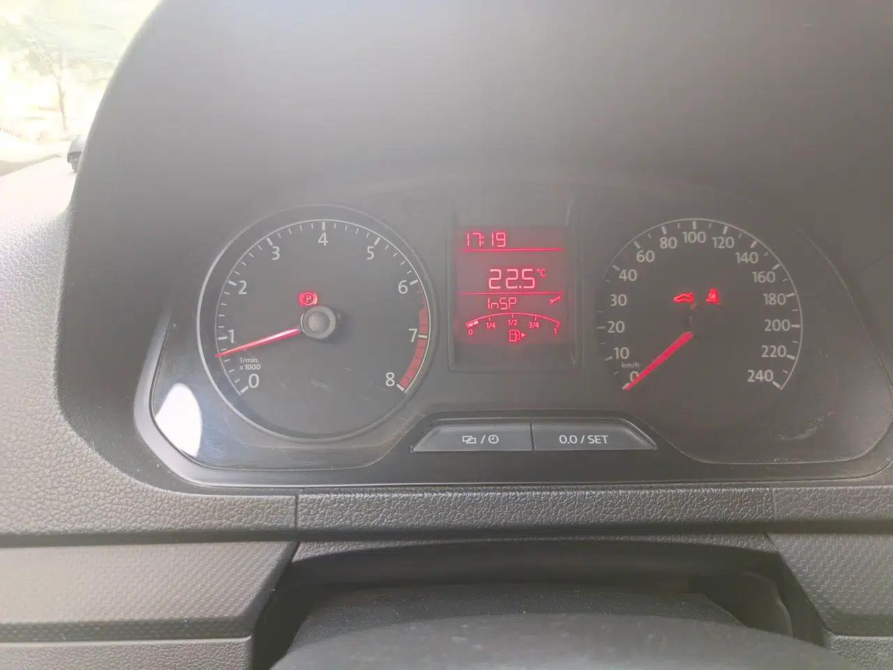 Volkswagen Jetta 2015 Zhuihui Edition 1.4L Manual Fashion Model — миниатюра 12
