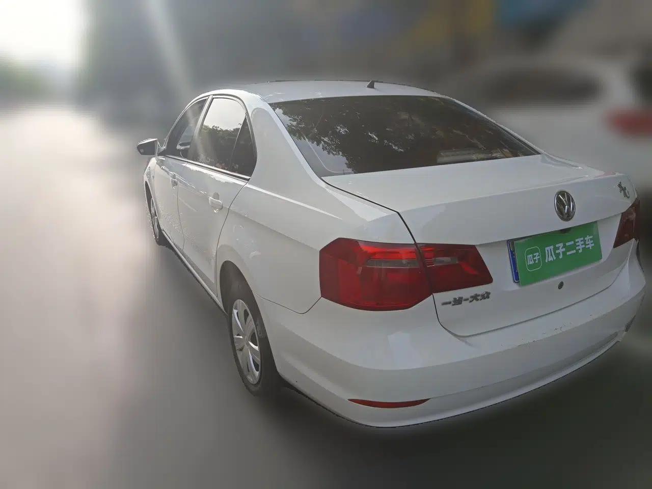 Volkswagen Jetta 2015 Zhuihui Edition 1.4L Manual Fashion Model — миниатюра 4