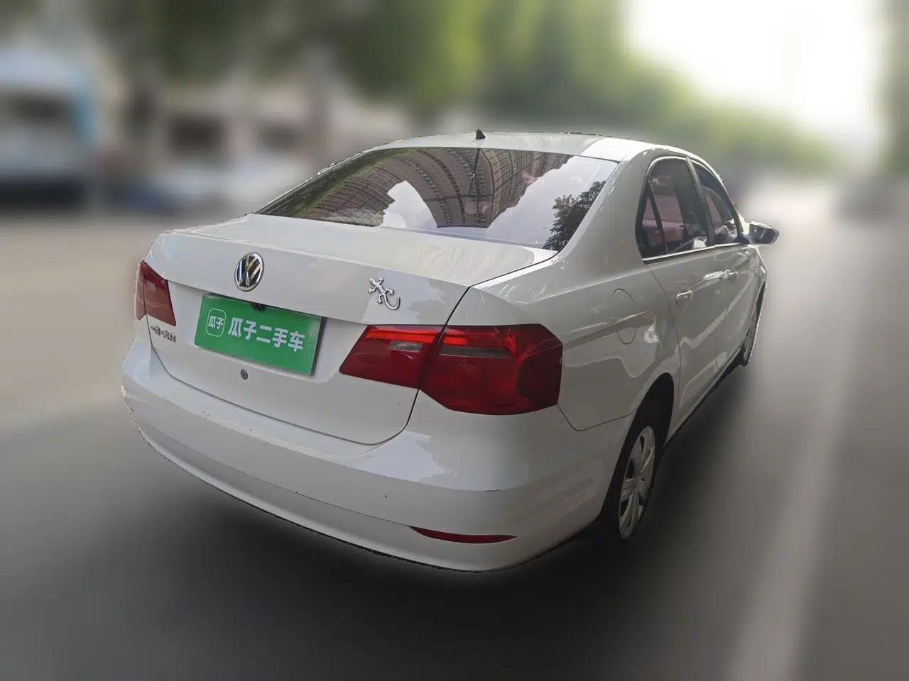 Volkswagen Jetta 2015 Zhuihui Edition 1.4L Manual Fashion Model — миниатюра 6