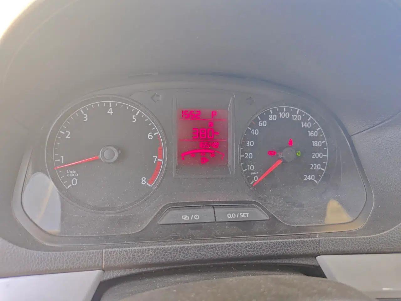 Volkswagen Jetta 2015 Value Edition 1.6L Automatic Comfort Version — миниатюра 12