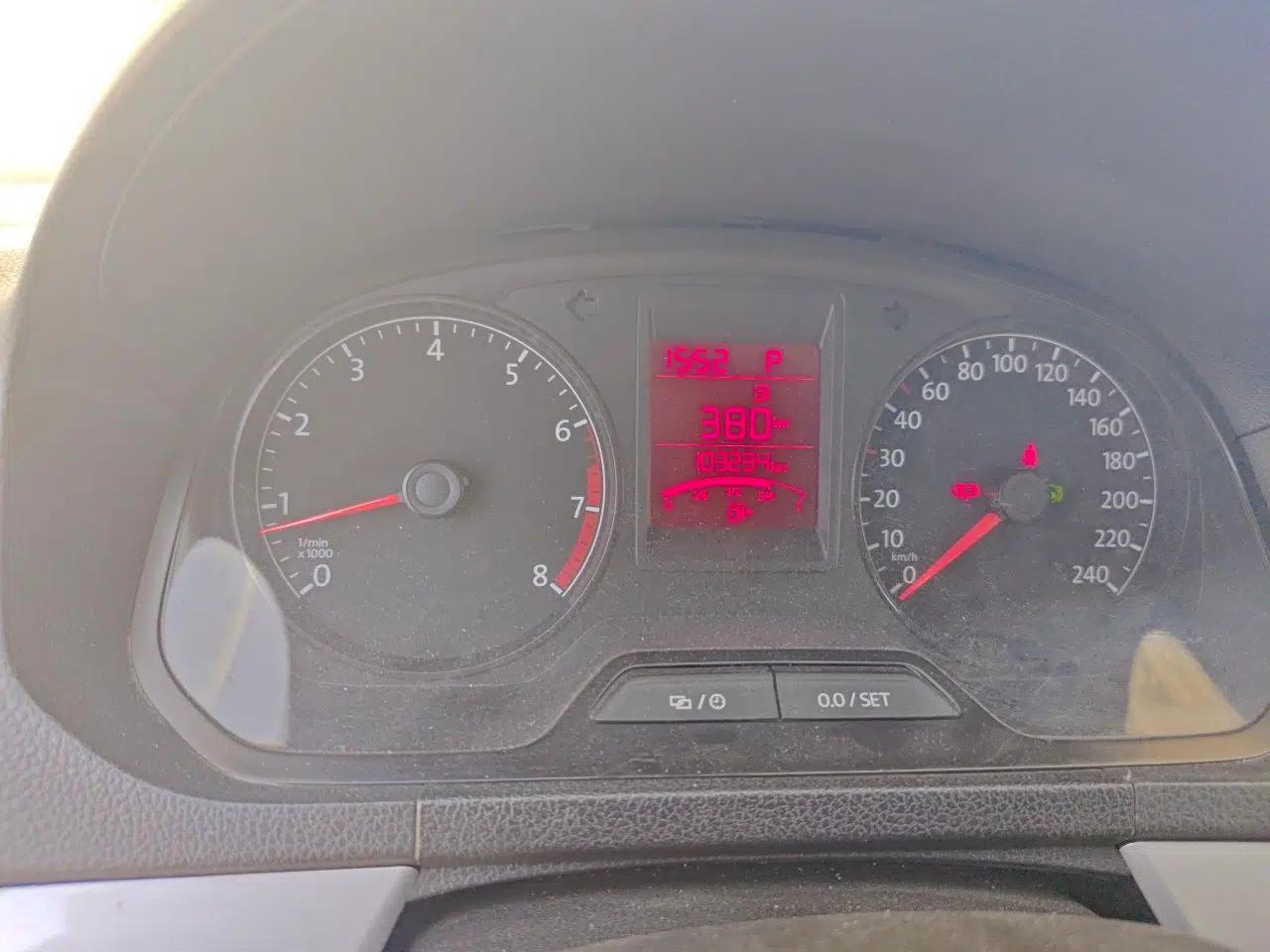 Volkswagen Jetta 2015 Value Edition 1.6L Automatic Comfort Version — миниатюра 13