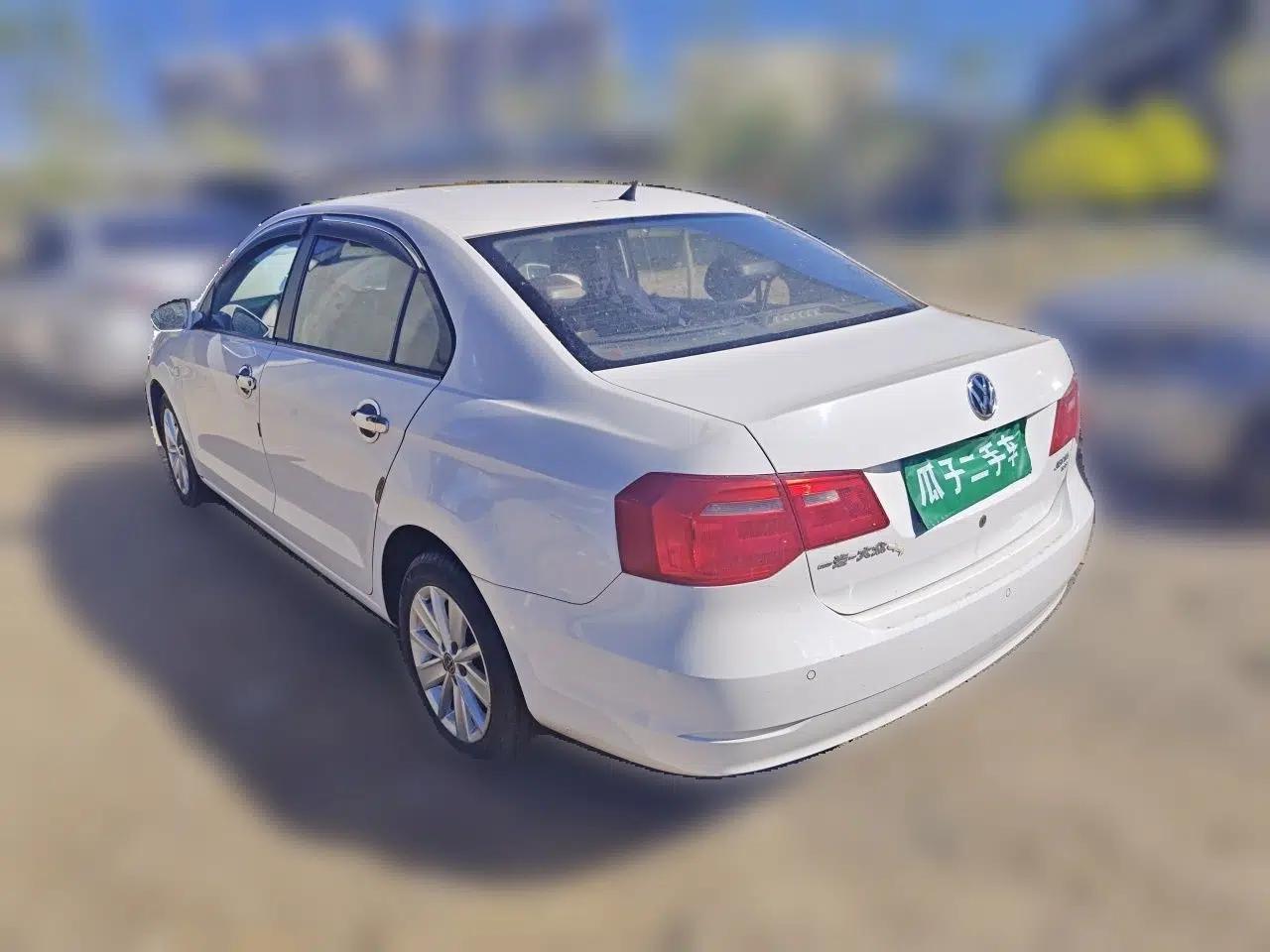 Volkswagen Jetta 2015 Value Edition 1.6L Automatic Comfort Version — миниатюра 4
