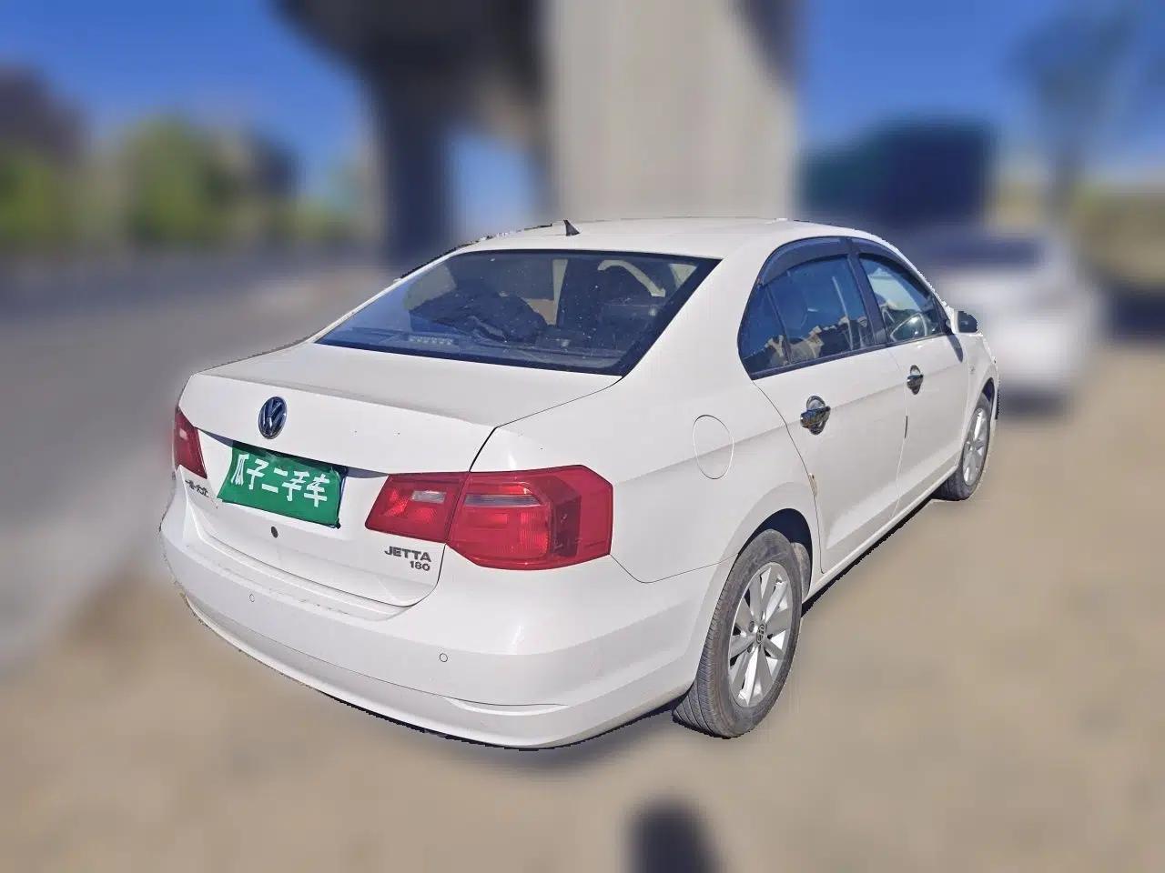 Volkswagen Jetta 2015 Value Edition 1.6L Automatic Comfort Version — миниатюра 6