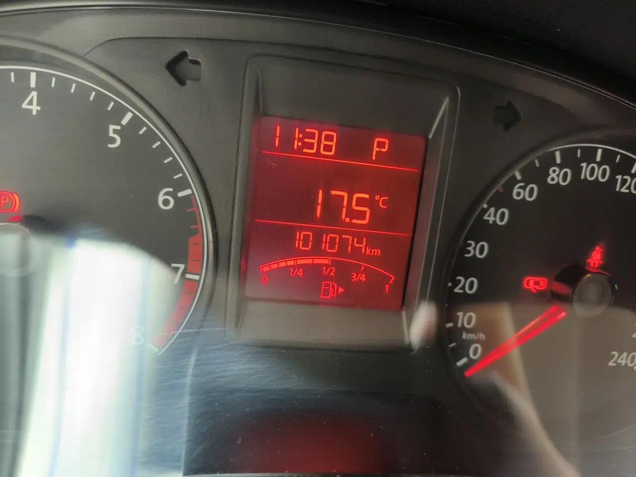 Volkswagen Jetta 2015 Value Edition 1.6L Automatic Fashion Version — миниатюра 13