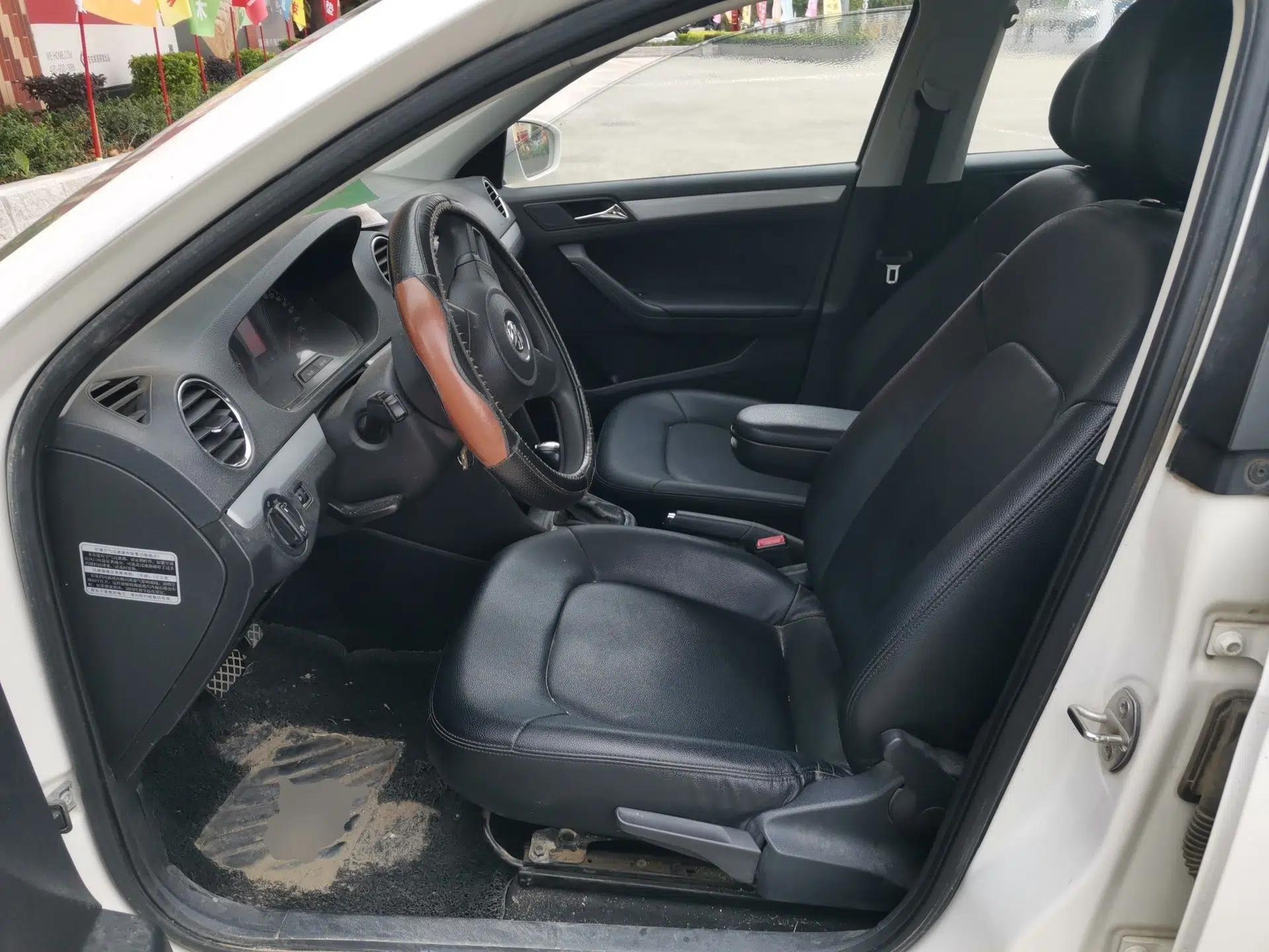 Volkswagen Jetta 2015 Value Edition 1.6L Automatic Comfort Version — миниатюра 16