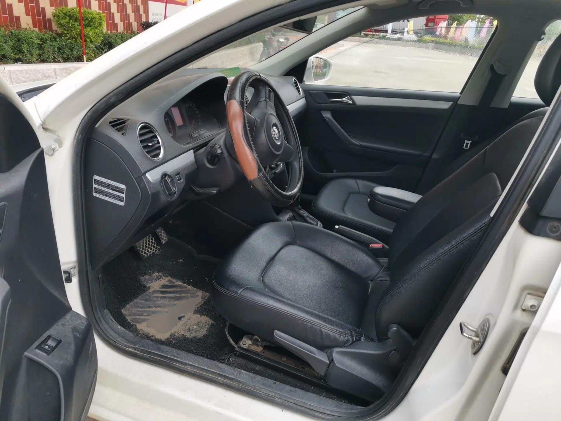 Volkswagen Jetta 2015 Value Edition 1.6L Automatic Comfort Version — миниатюра 17