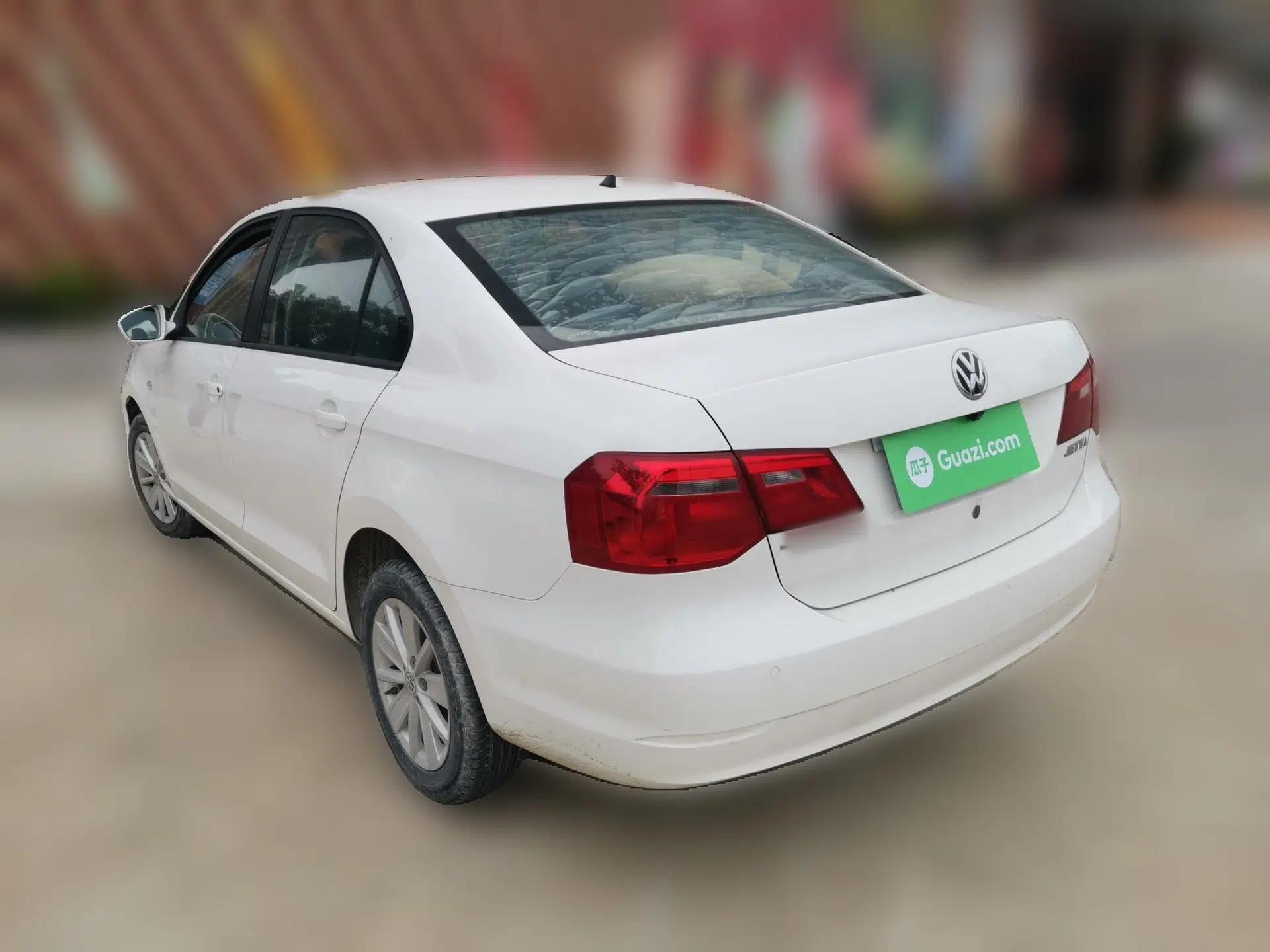 Volkswagen Jetta 2015 Value Edition 1.6L Automatic Comfort Version — миниатюра 4